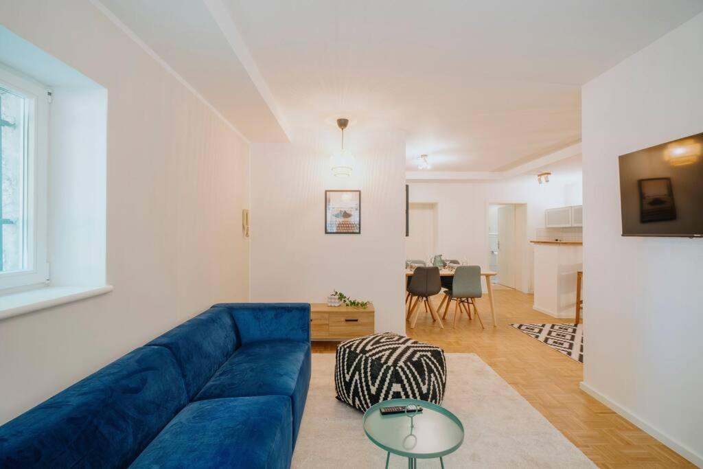Parklounge Apartment in historic Villa