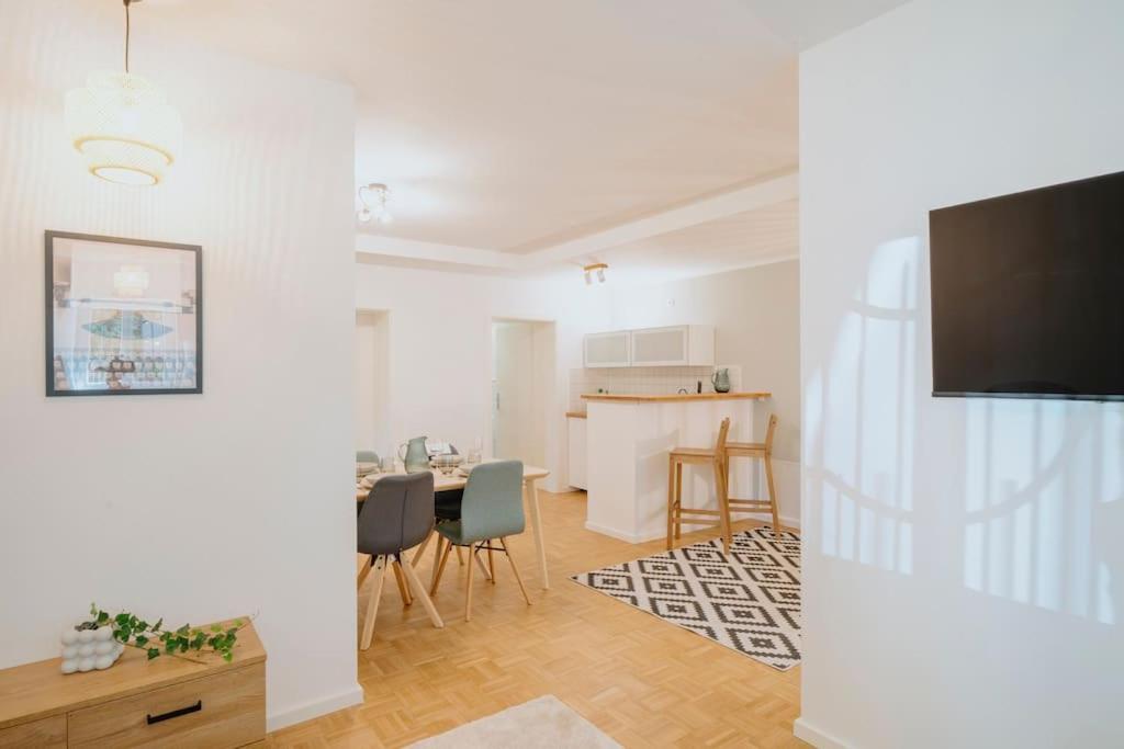 Parklounge Apartment in historic Villa