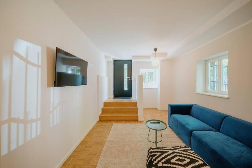 Parklounge Apartment in historic Villa
