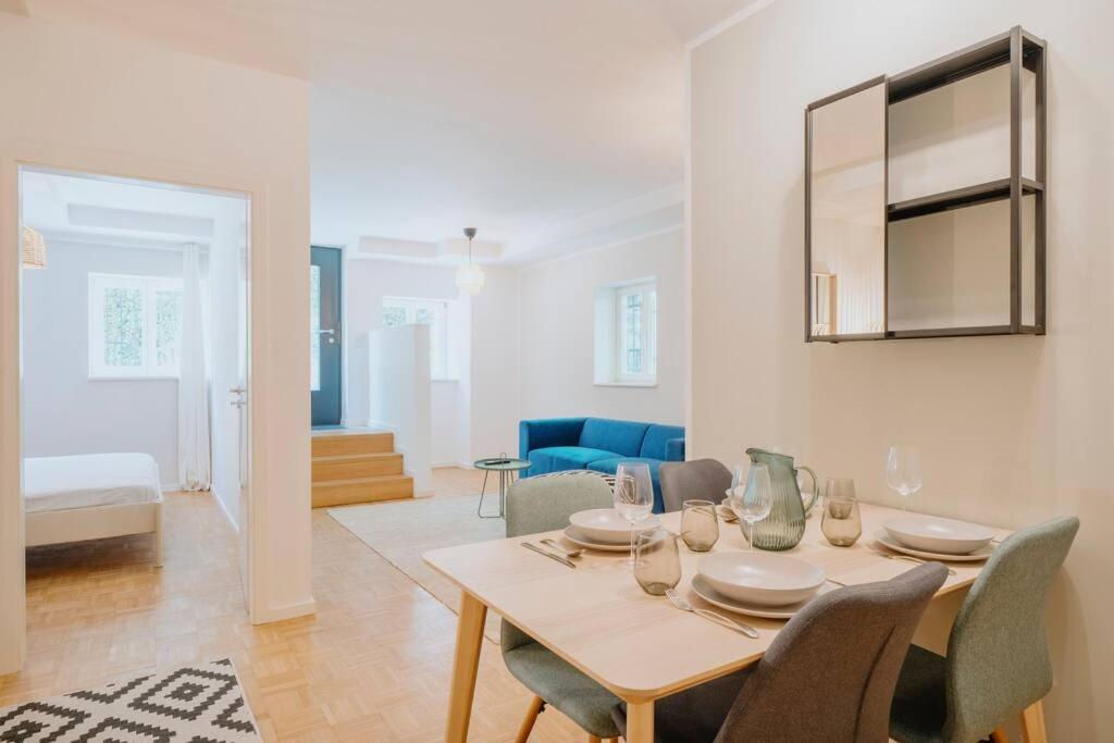 Parklounge Apartment in historic Villa