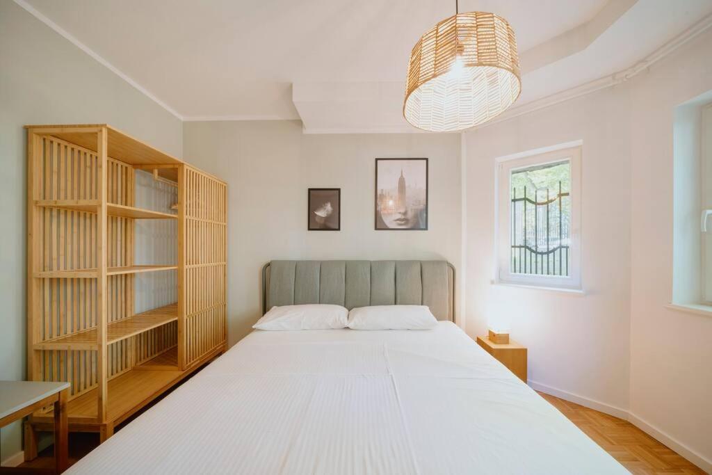 Parklounge Apartment in historic Villa