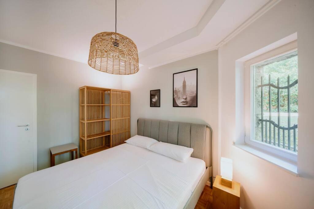 Parklounge Apartment in historic Villa