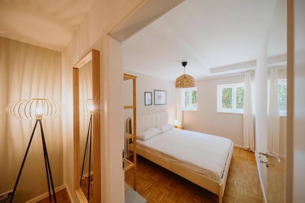 Parklounge Apartment in historic Villa