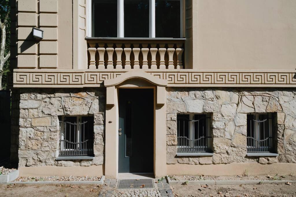 Parklounge Apartment in historic Villa