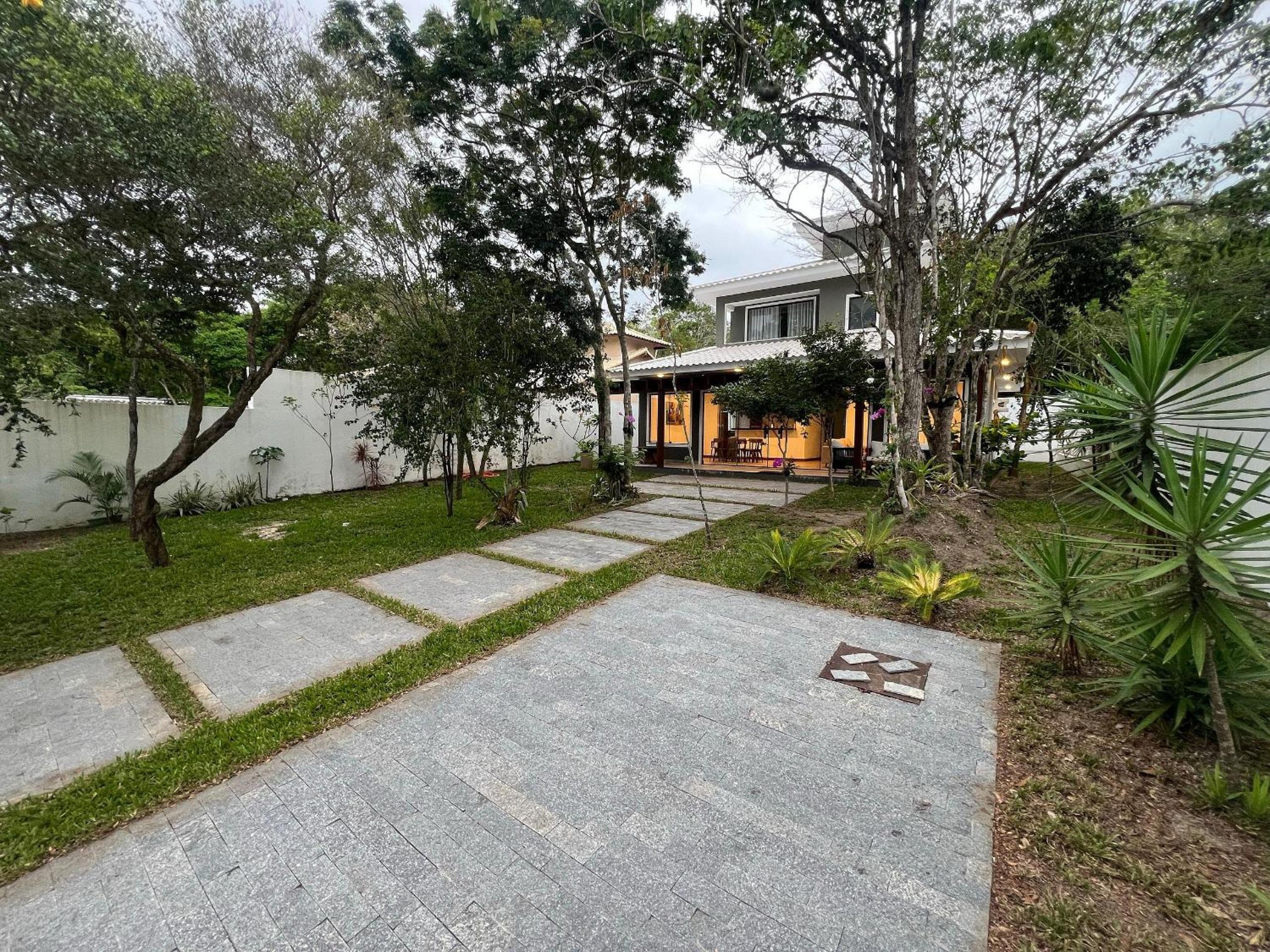 Casa Alto Padrão com garagem em Búzios