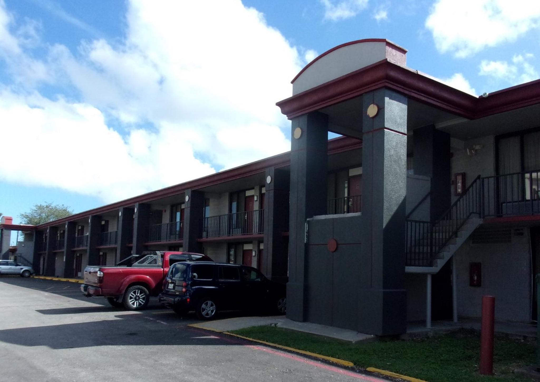 Hotel Red Roof Inn Corpus Christi North - Near Downtown - Image 1