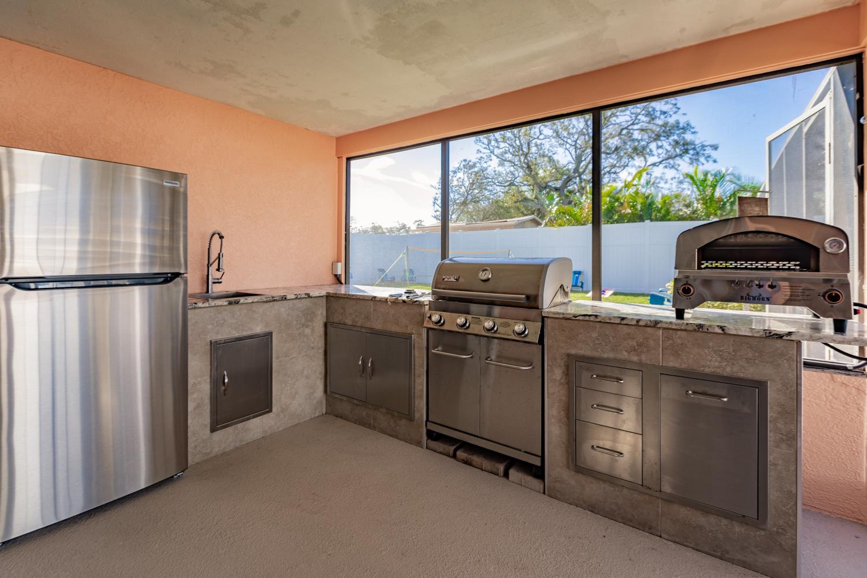 Grinning Gecko 4Bdr3Bath NEW Pool House, Heated Salt Pool, Indoor-Outdoor Kitchen and Fireplaces, Putting Green, Bocce Court-Within 6 miles of AMI