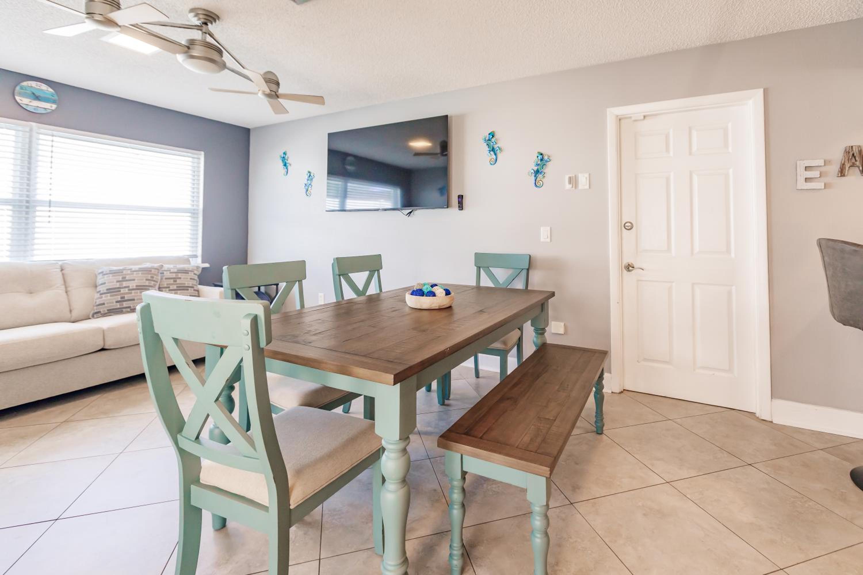 Grinning Gecko 4Bdr3Bath NEW Pool House, Heated Salt Pool, Indoor-Outdoor Kitchen and Fireplaces, Putting Green, Bocce Court-Within 6 miles of AMI