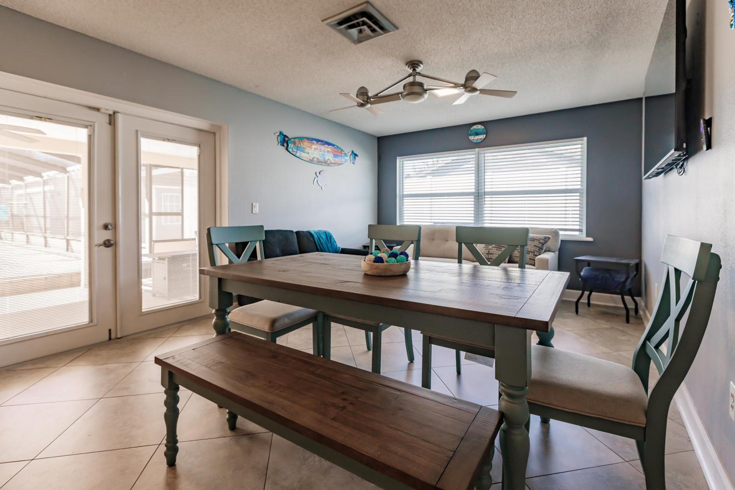 Grinning Gecko 4Bdr3Bath NEW Pool House, Heated Salt Pool, Indoor-Outdoor Kitchen and Fireplaces, Putting Green, Bocce Court-Within 6 miles of AMI