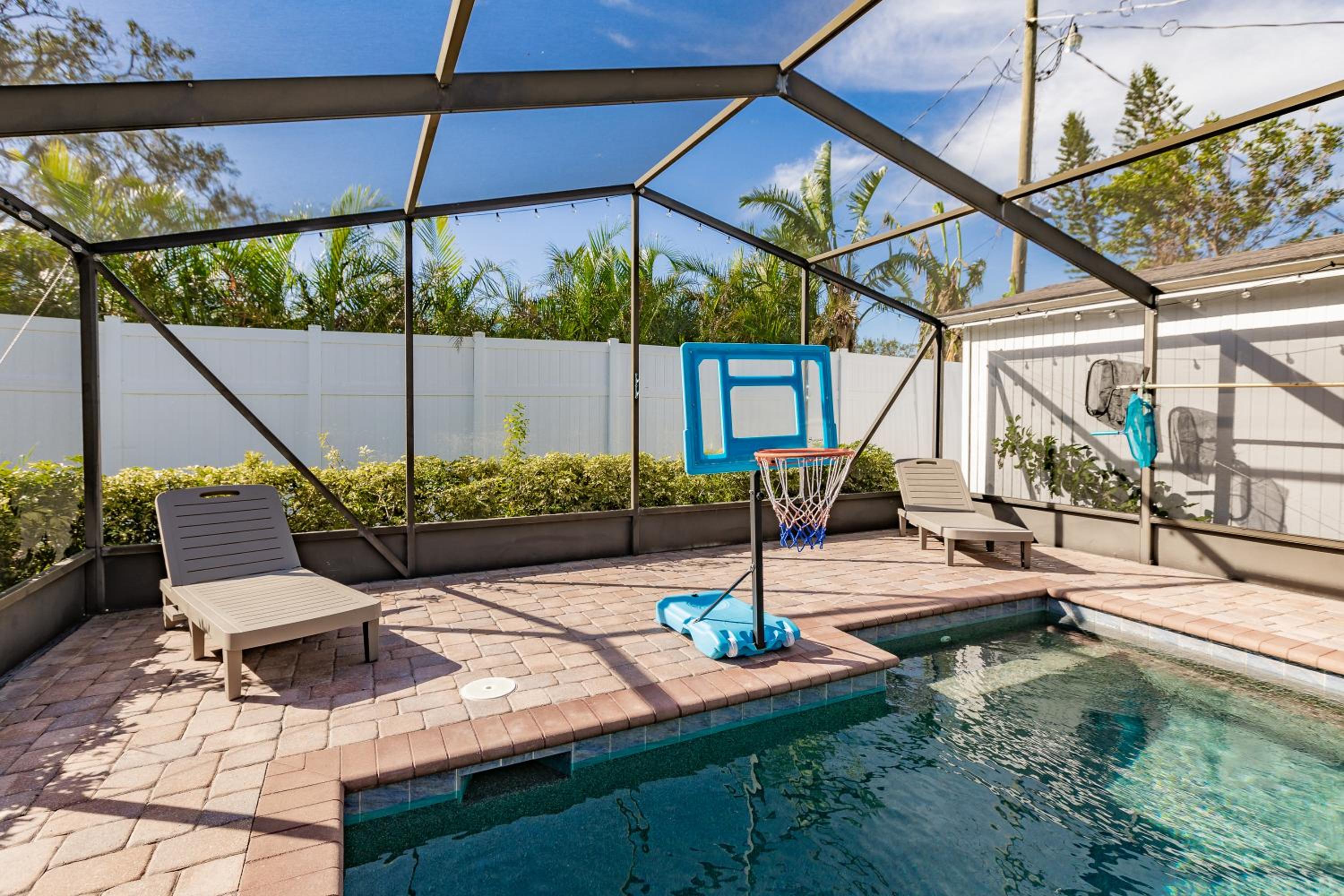 Grinning Gecko 4Bdr3Bath NEW Pool House, Heated Salt Pool, Indoor-Outdoor Kitchen and Fireplaces, Putting Green, Bocce Court-Within 6 miles of AMI