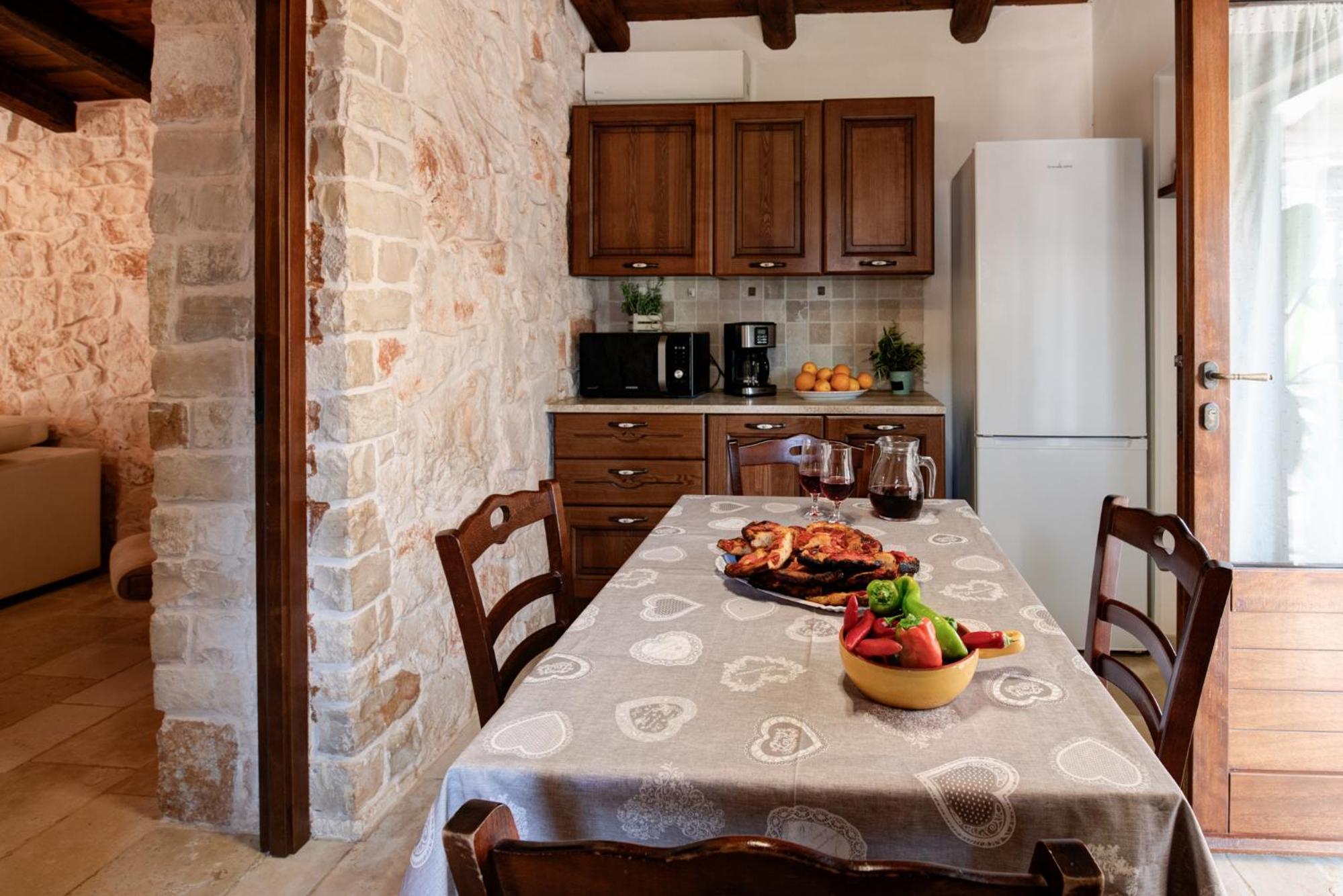 TRULLI ITALIA 6&2, Emma Villas view 4