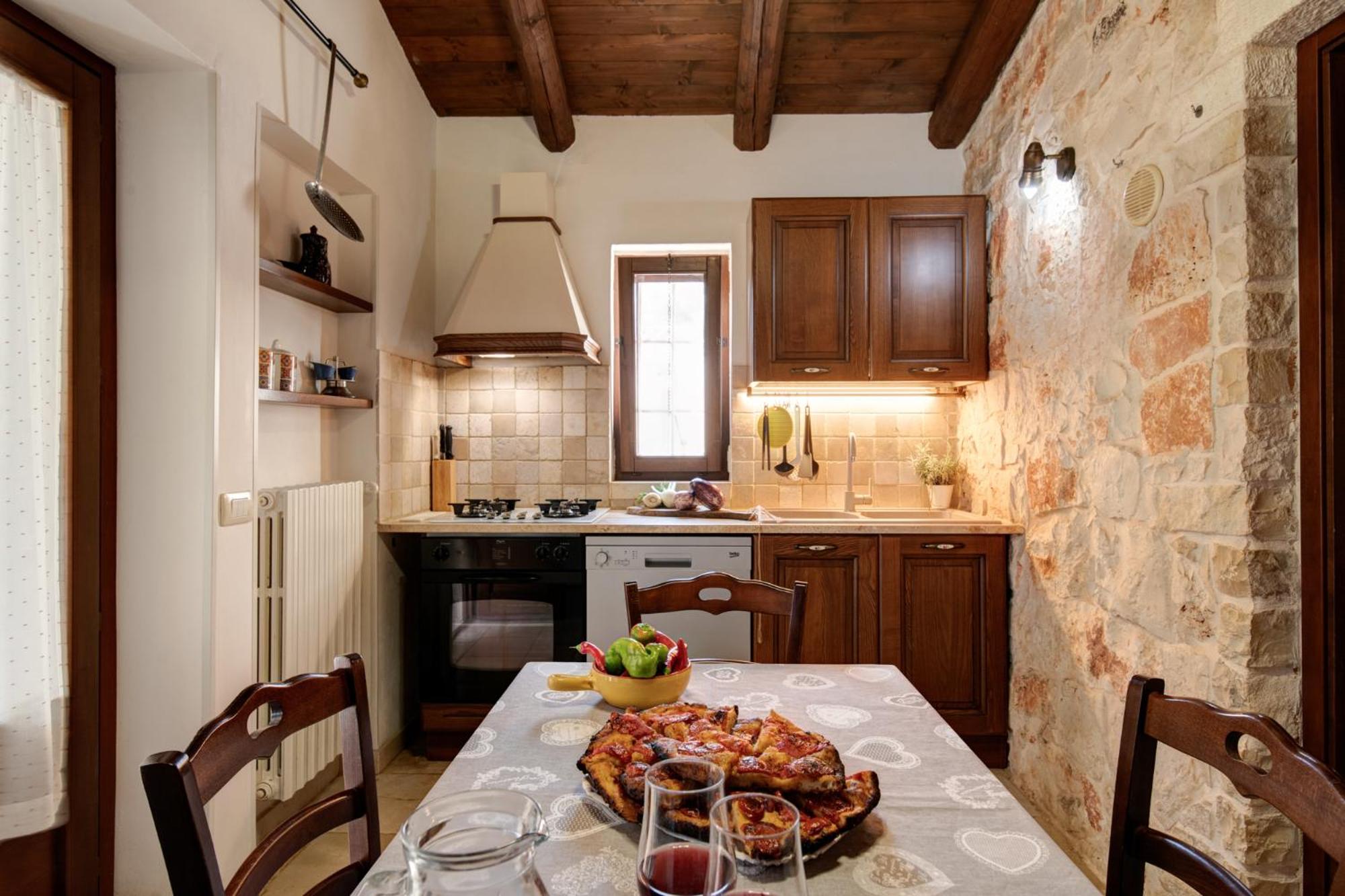 TRULLI ITALIA 6&2, Emma Villas view 5
