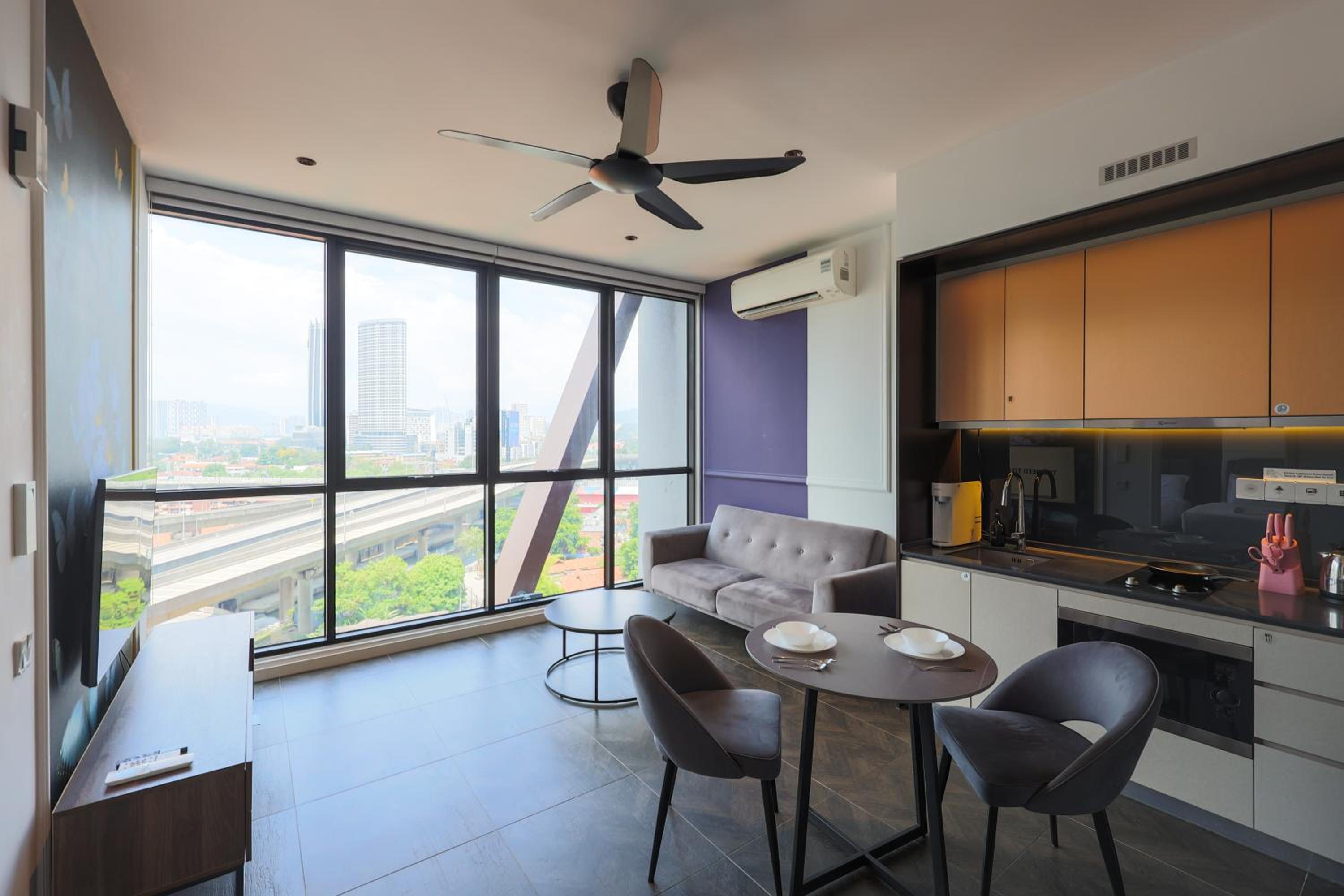 Scarletz Suites KLCC by GB