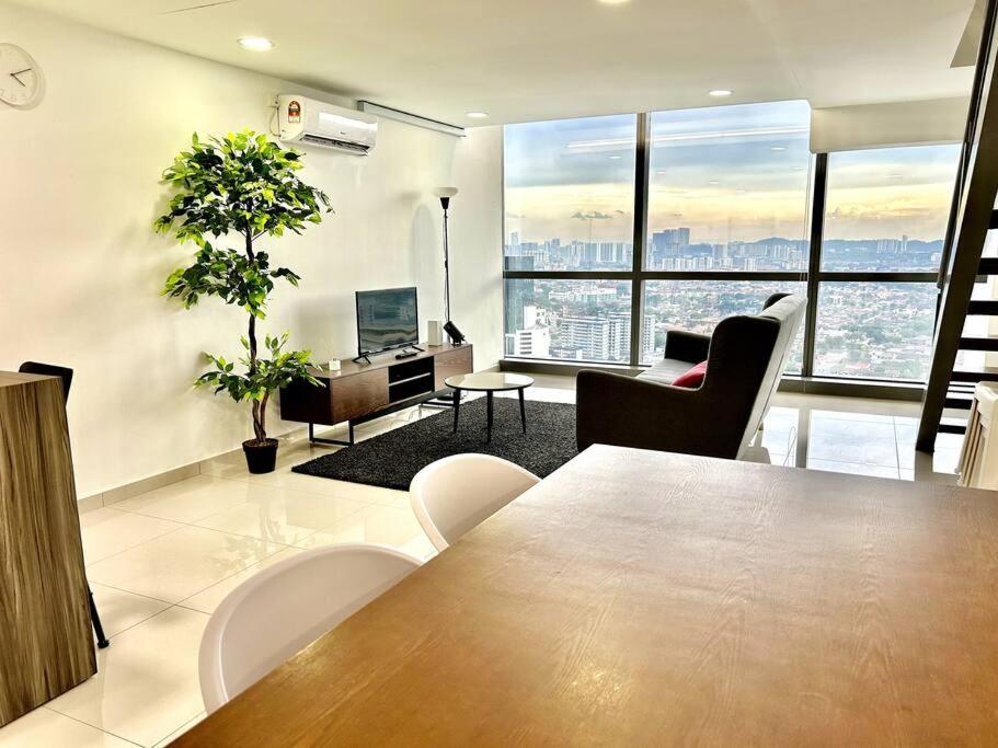 Pinnacle PJ-Duplex,Projector,FREE Parking,Near LRT,2-6pax photo 5