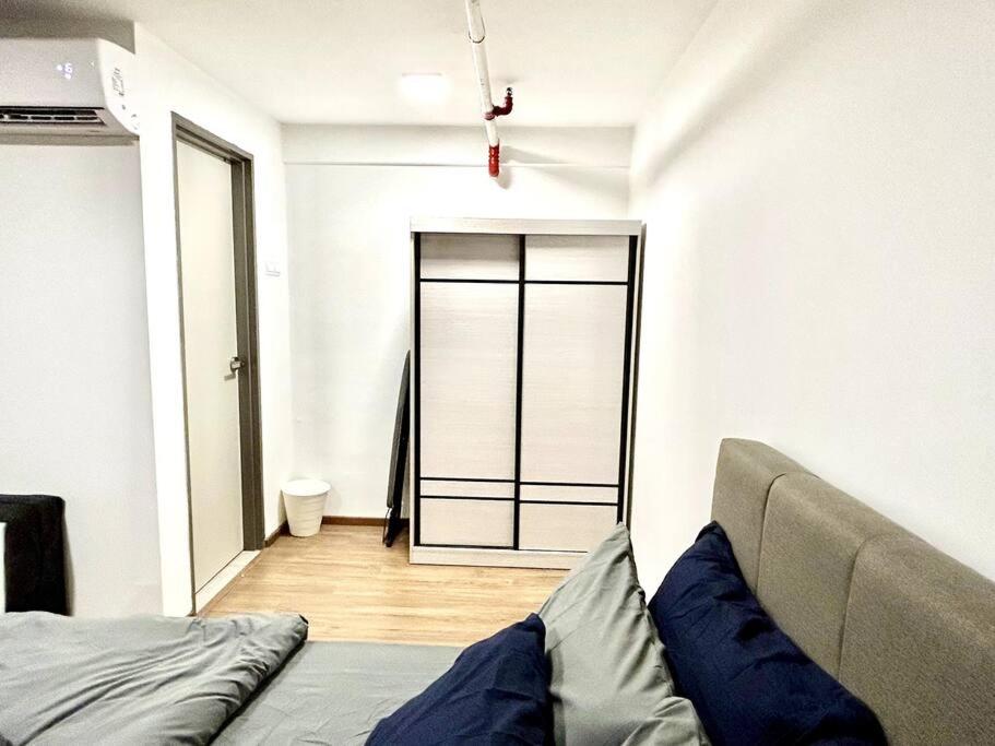 Pinnacle PJ-Duplex,Projector,FREE Parking,Near LRT,2-6pax photo 8