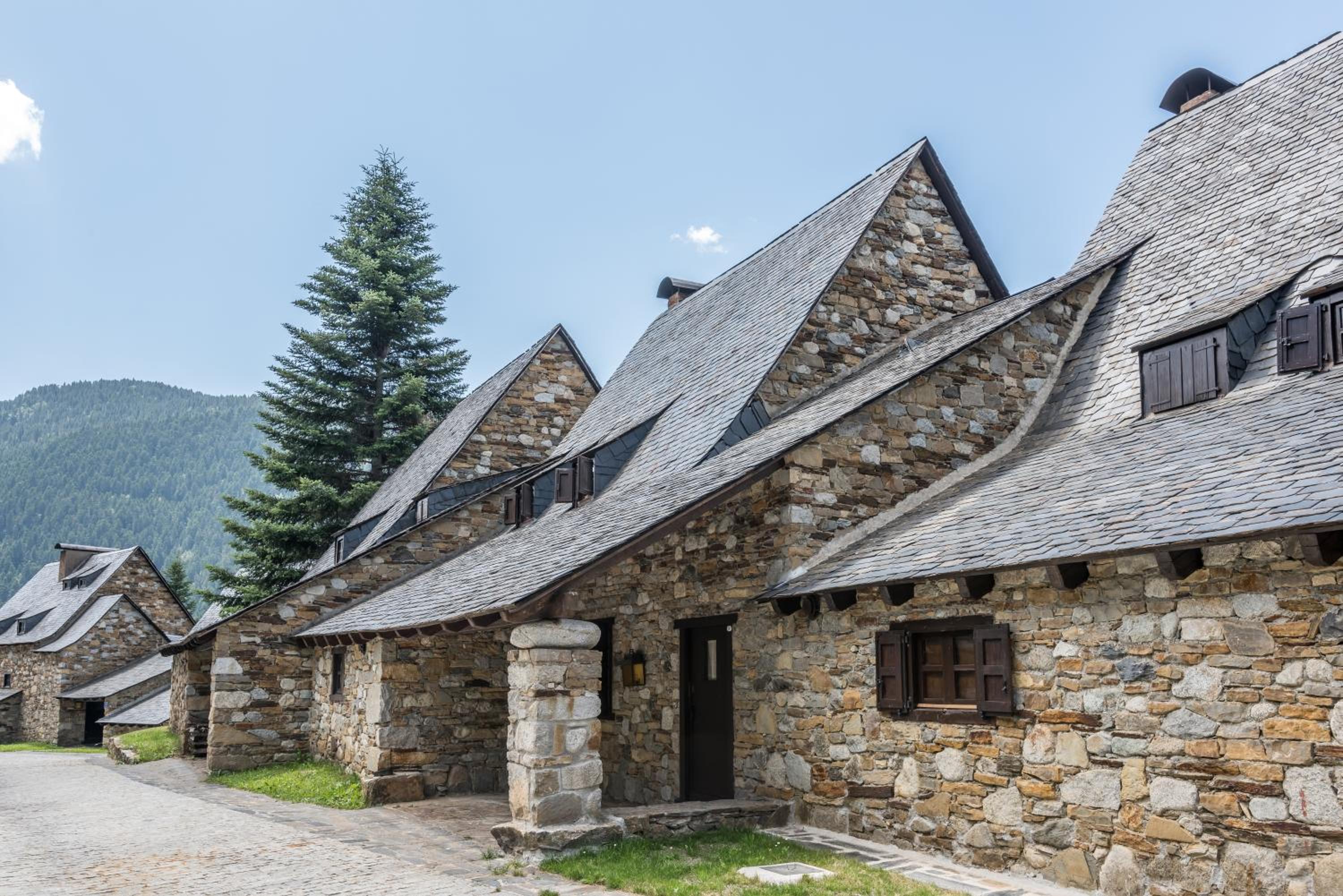 Pleta Baqueira Luxe 3 by FeelFree Rentals view 3