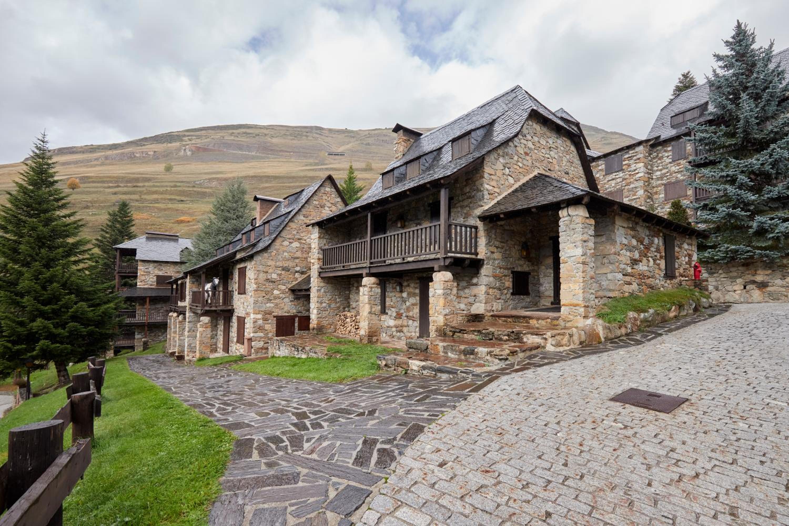 Pleta Baqueira Luxe 3 by FeelFree Rentals view 5