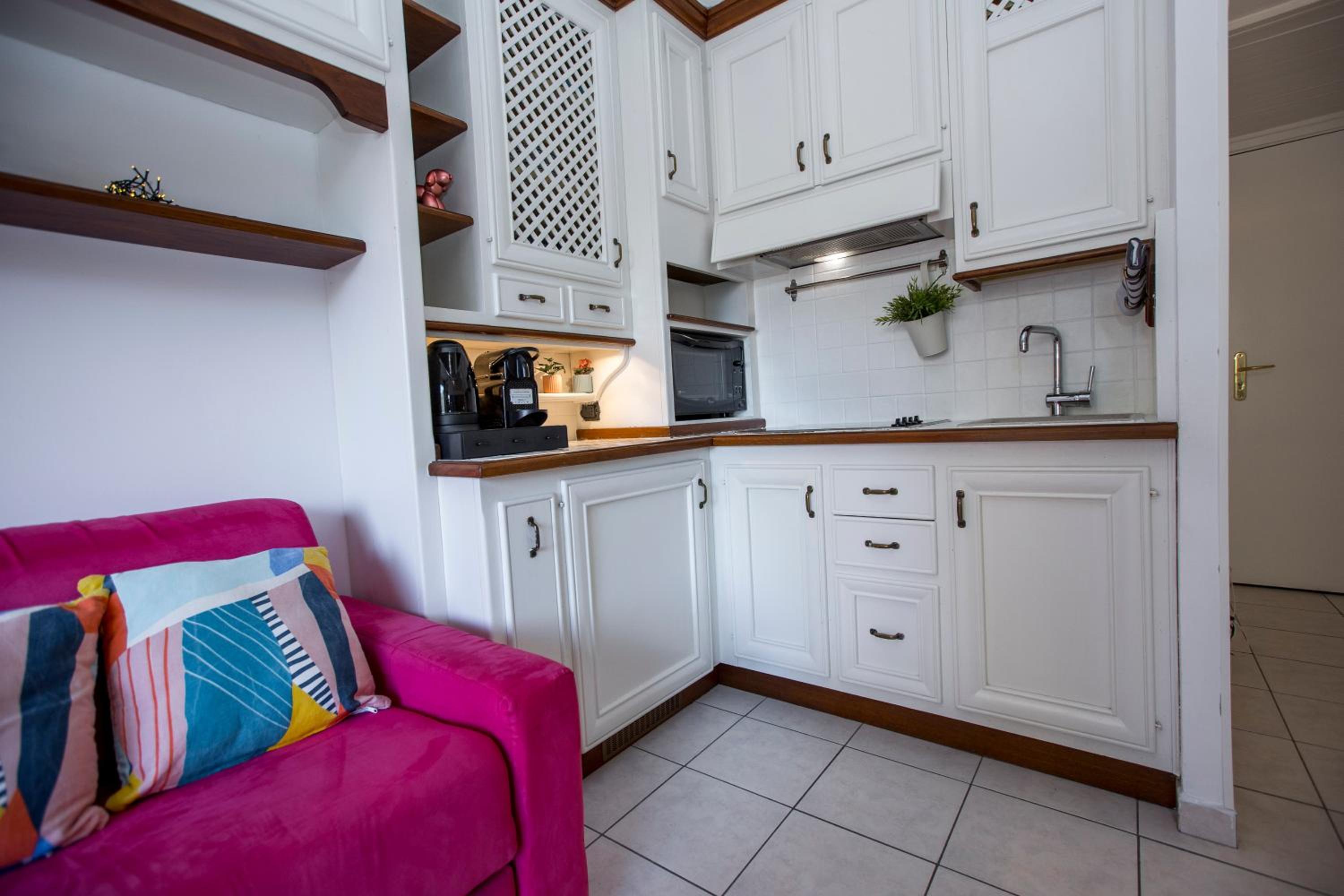 Studio Palais des Arts terrasse cosy parking prive 150m plage clim wifi