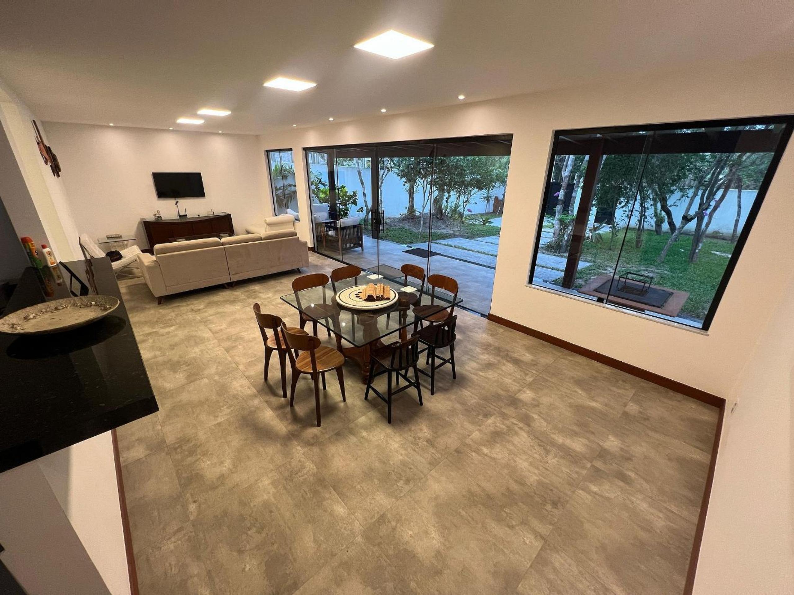 Casa Alto Padrão com garagem em Búzios