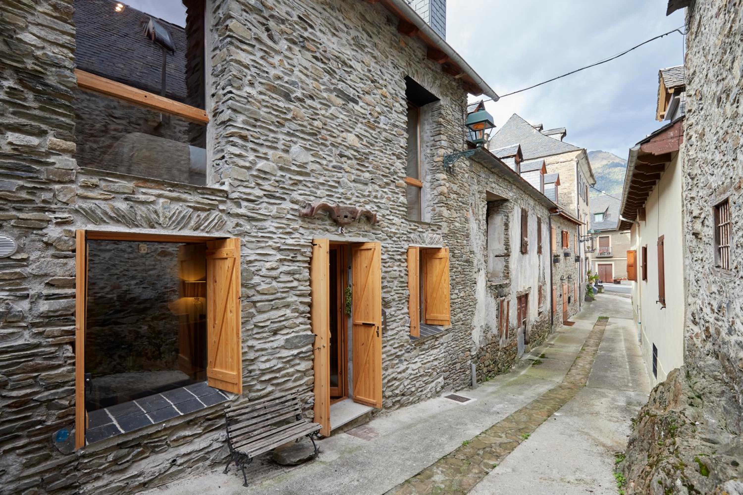 Era Artiga by FeelFree Rentals