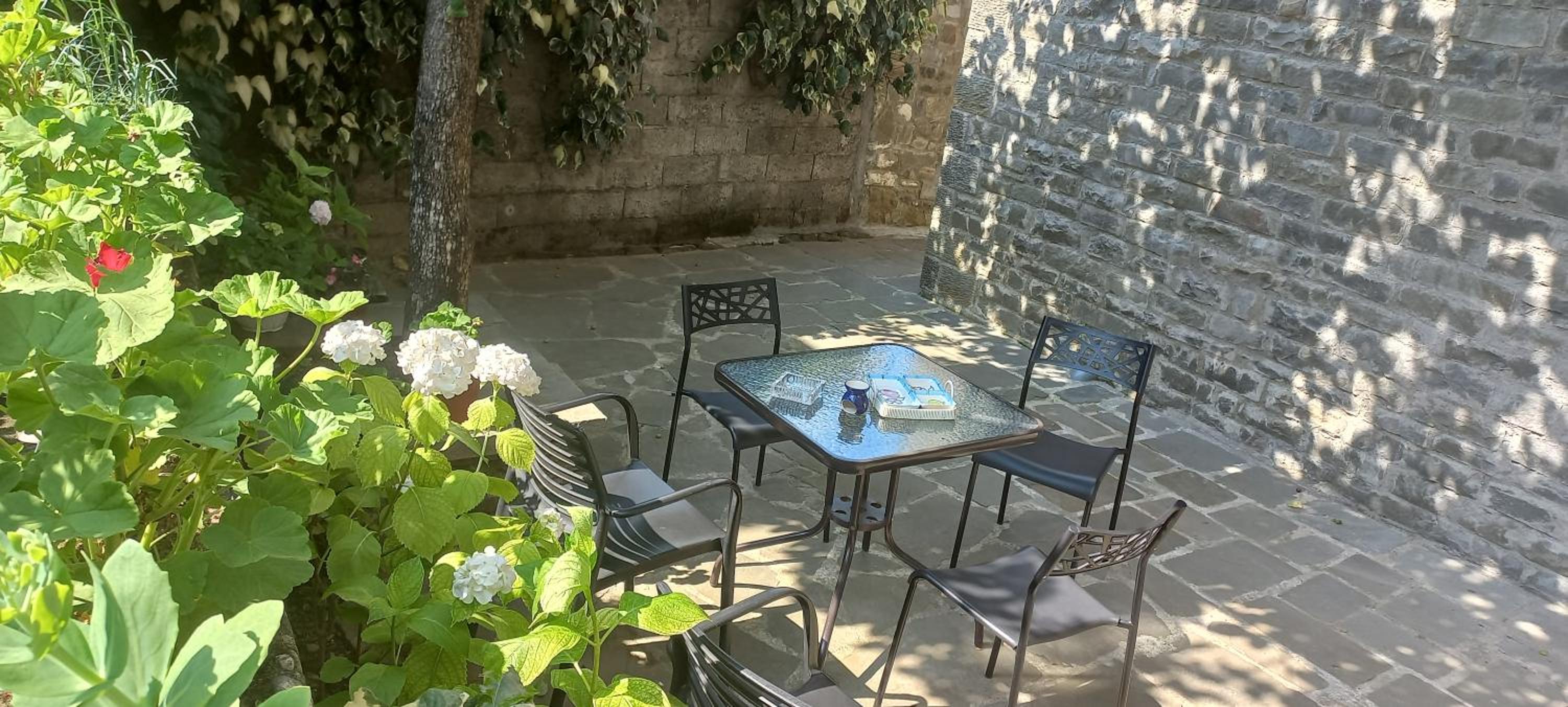 Shtepia e Trendafilave photo 2