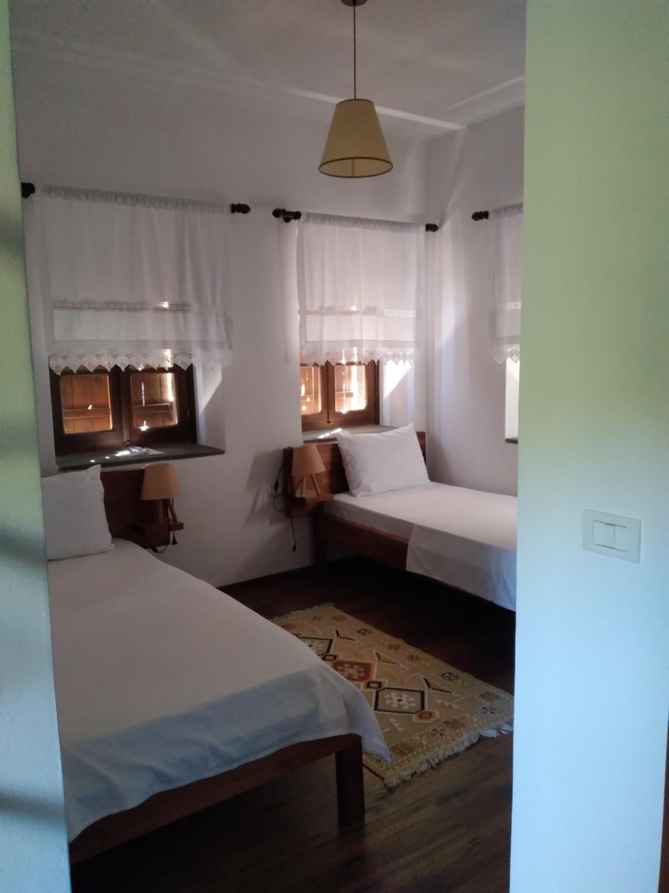 Shtepia e Trendafilave photo 3