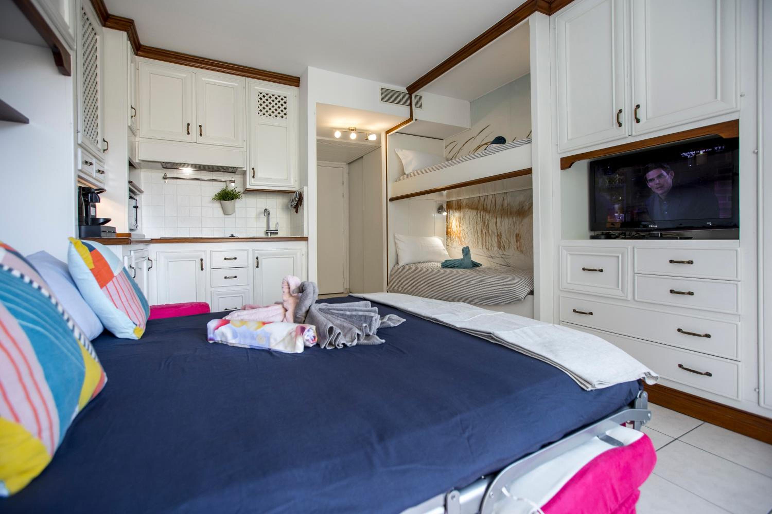 Studio Palais des Arts terrasse cosy parking prive 150m plage clim wifi