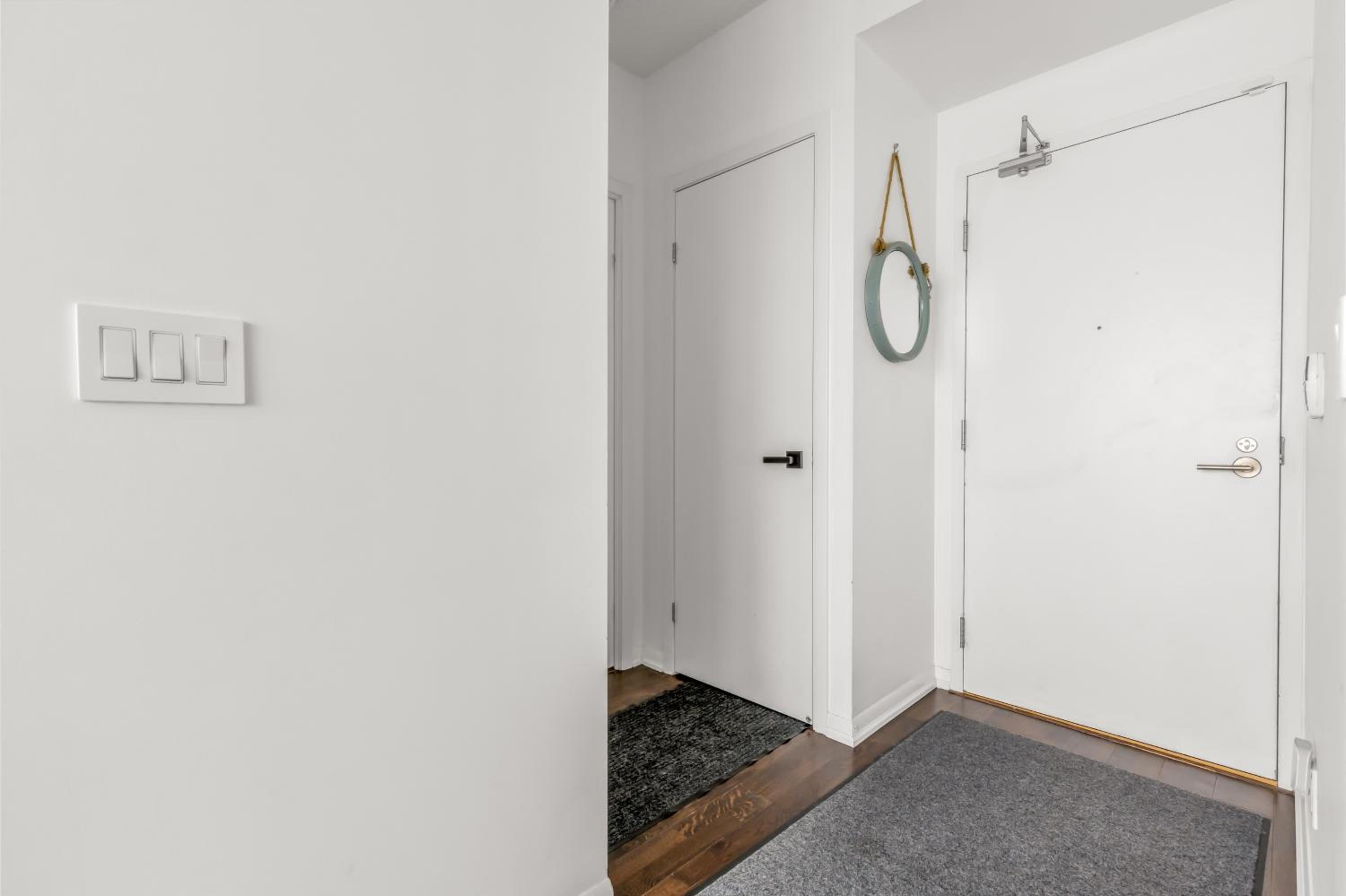 2 BR with CN Tower views with Free parking and pool