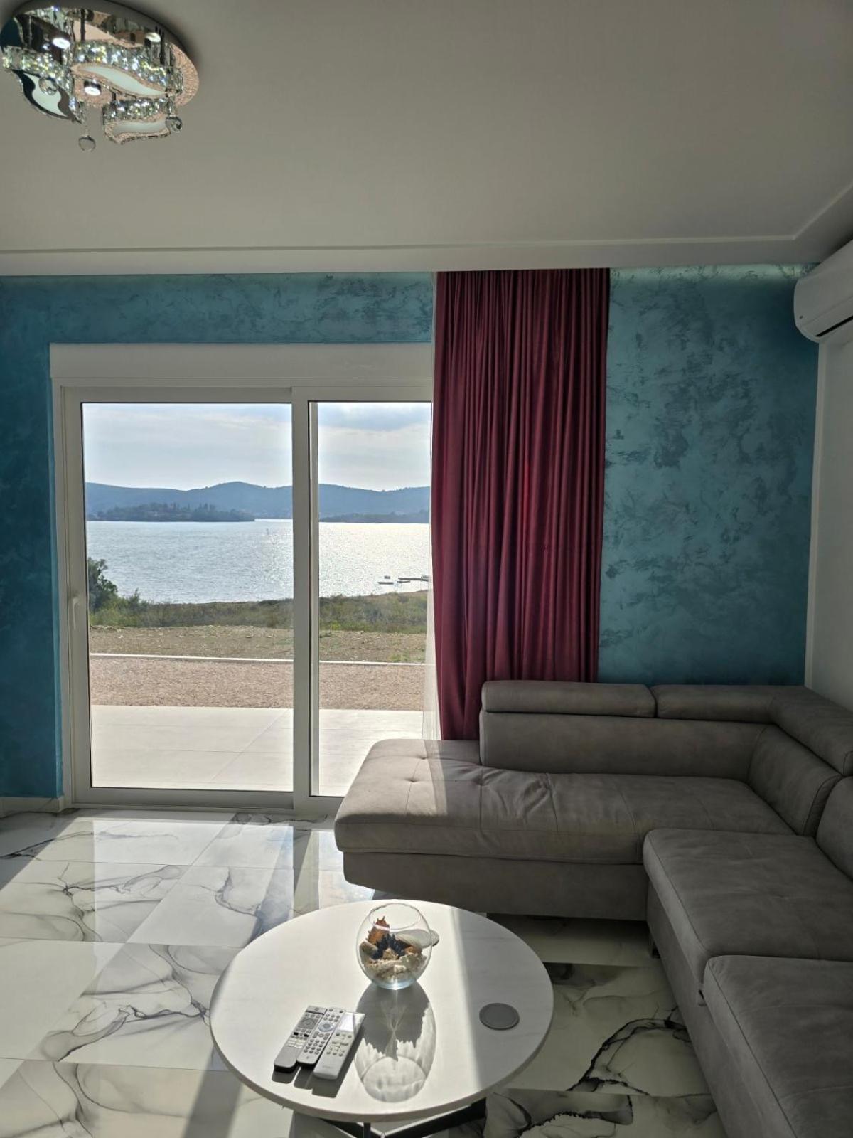 Apartments Iria