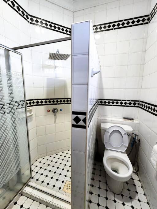 Molek -- Classic Spacious Serenity - 4BR3B - 13pax by Cowidea