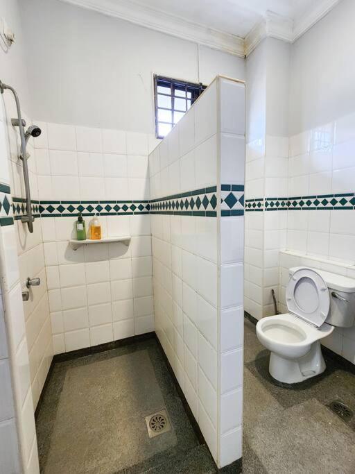 Molek -- Classic Spacious Serenity - 4BR3B - 13pax by Cowidea