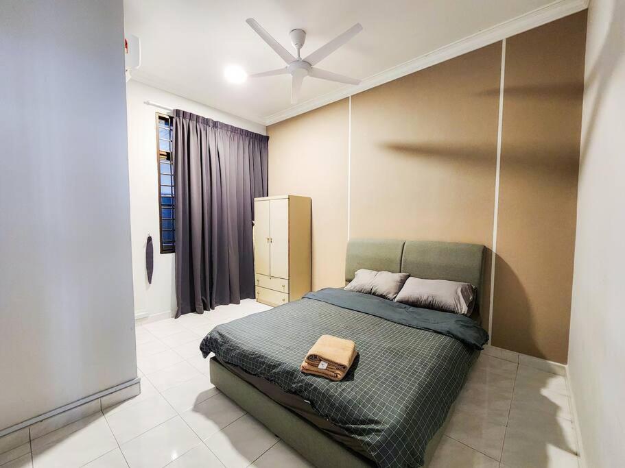 Molek -- Classic Spacious Serenity - 4BR3B - 13pax by Cowidea