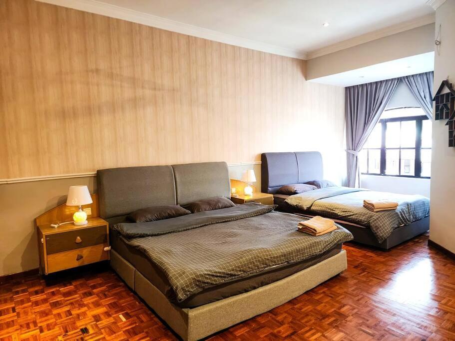Molek -- Classic Spacious Serenity - 4BR3B - 13pax by Cowidea