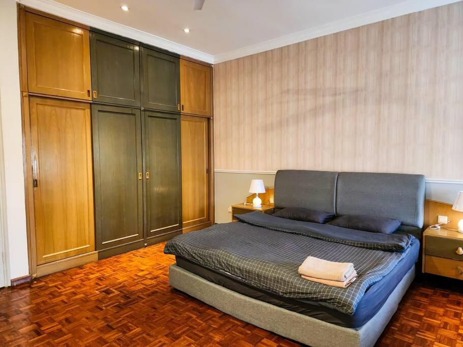 Molek -- Classic Spacious Serenity - 4BR3B - 13pax by Cowidea