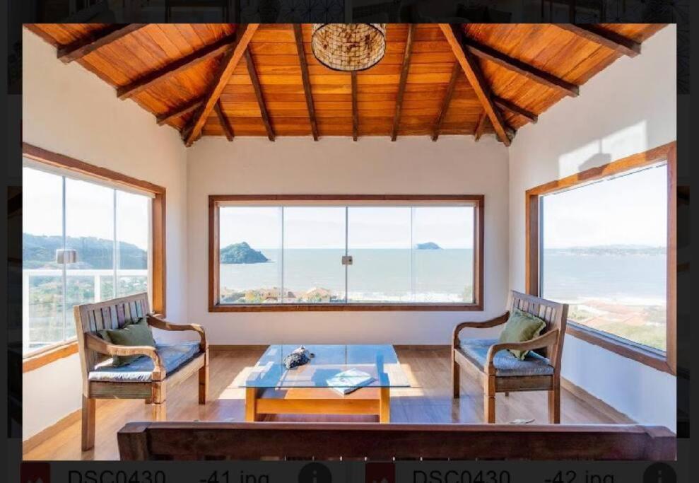 Belíssima casa em Búzios com 04 suítes com vista para o mar, piscina e área gourmet