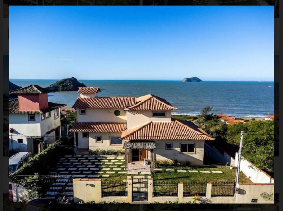 Belíssima casa em Búzios com 04 suítes com vista para o mar, piscina e área gourmet