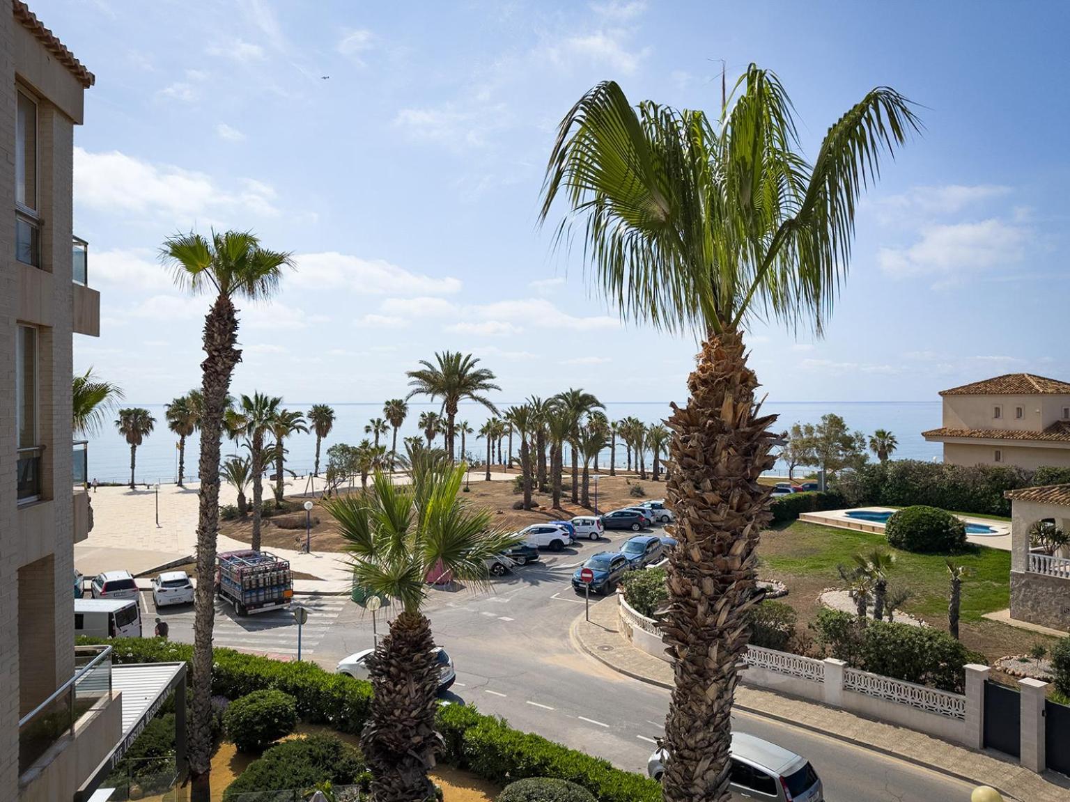 Beachfront Apartment Primera Línea 2-11 view 2