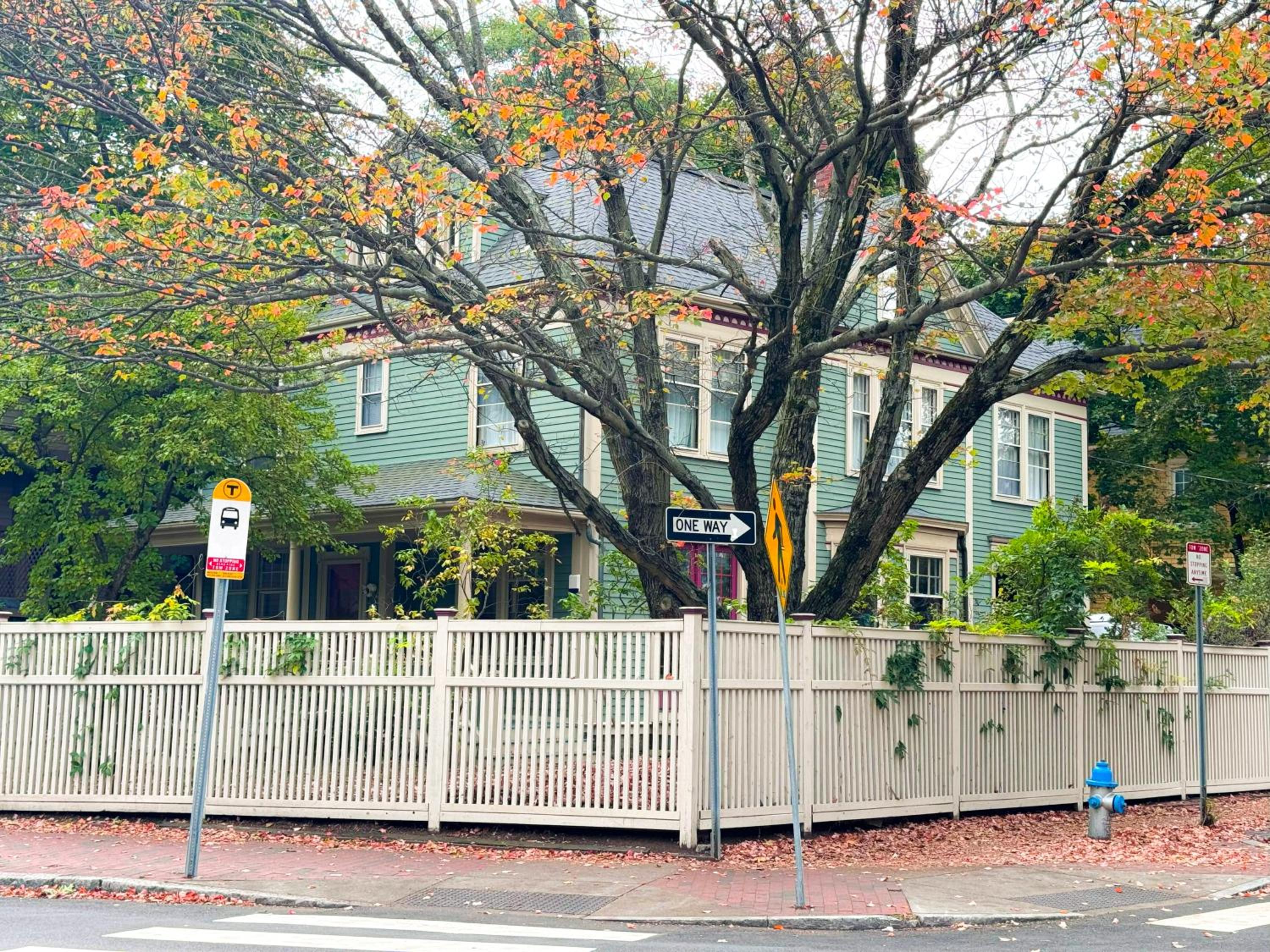 Harvard House - 2BR Retreat adjacent to university - Property Image 16