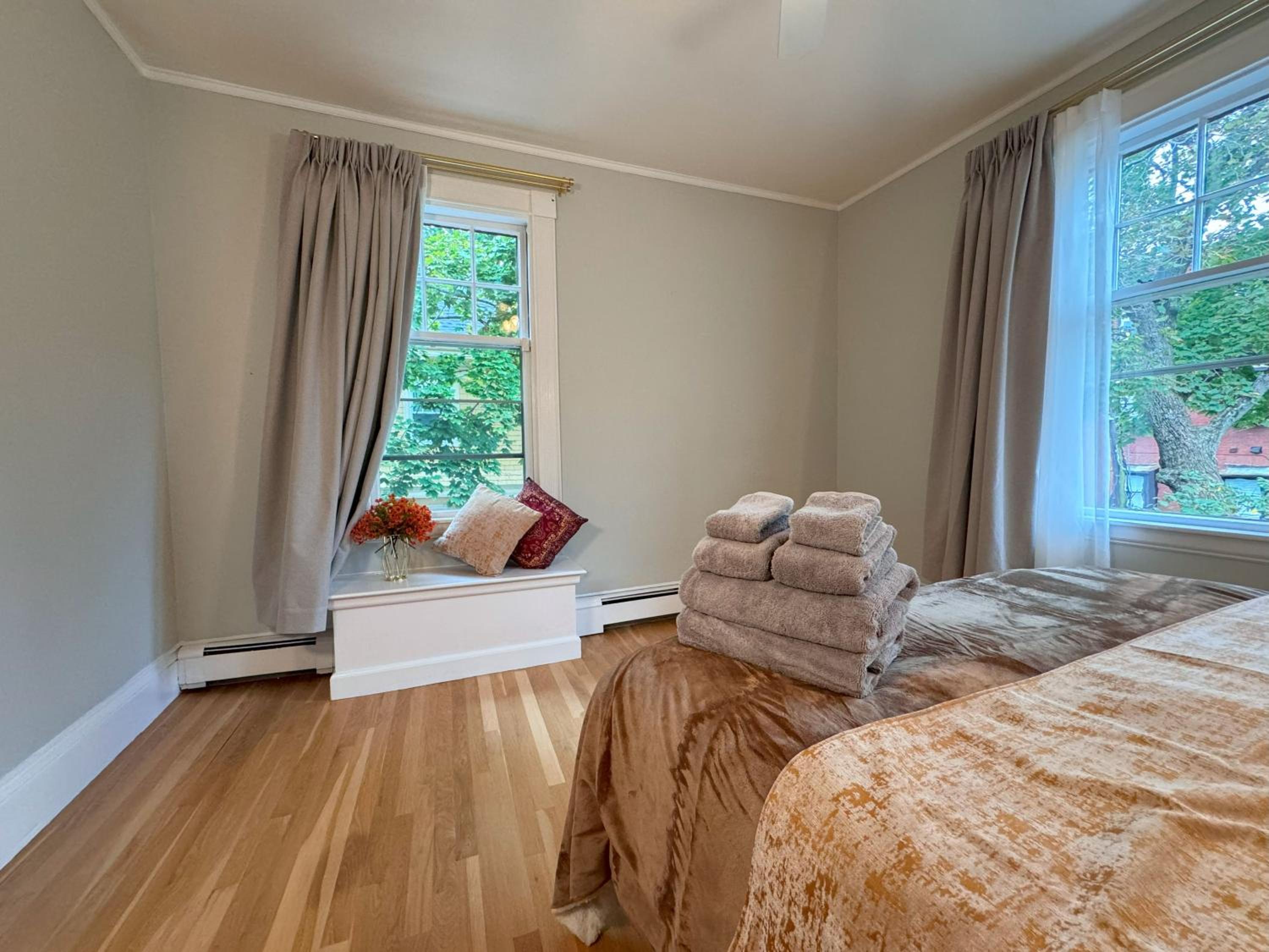 Harvard House - 2BR Retreat adjacent to university - Property Image 21