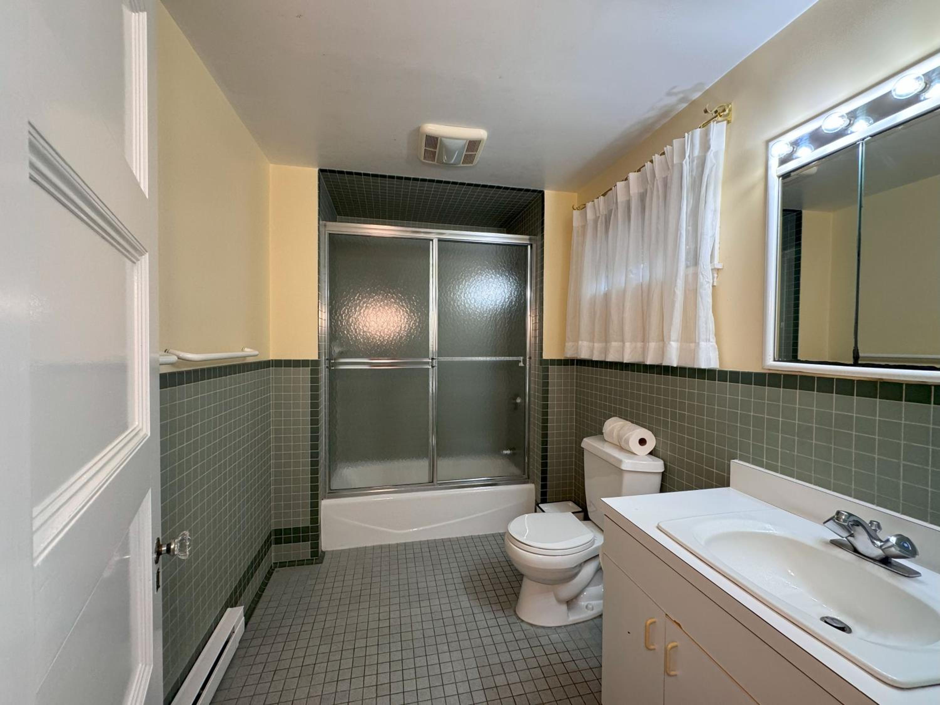 Harvard House - 2BR Retreat adjacent to university - Property Image 10