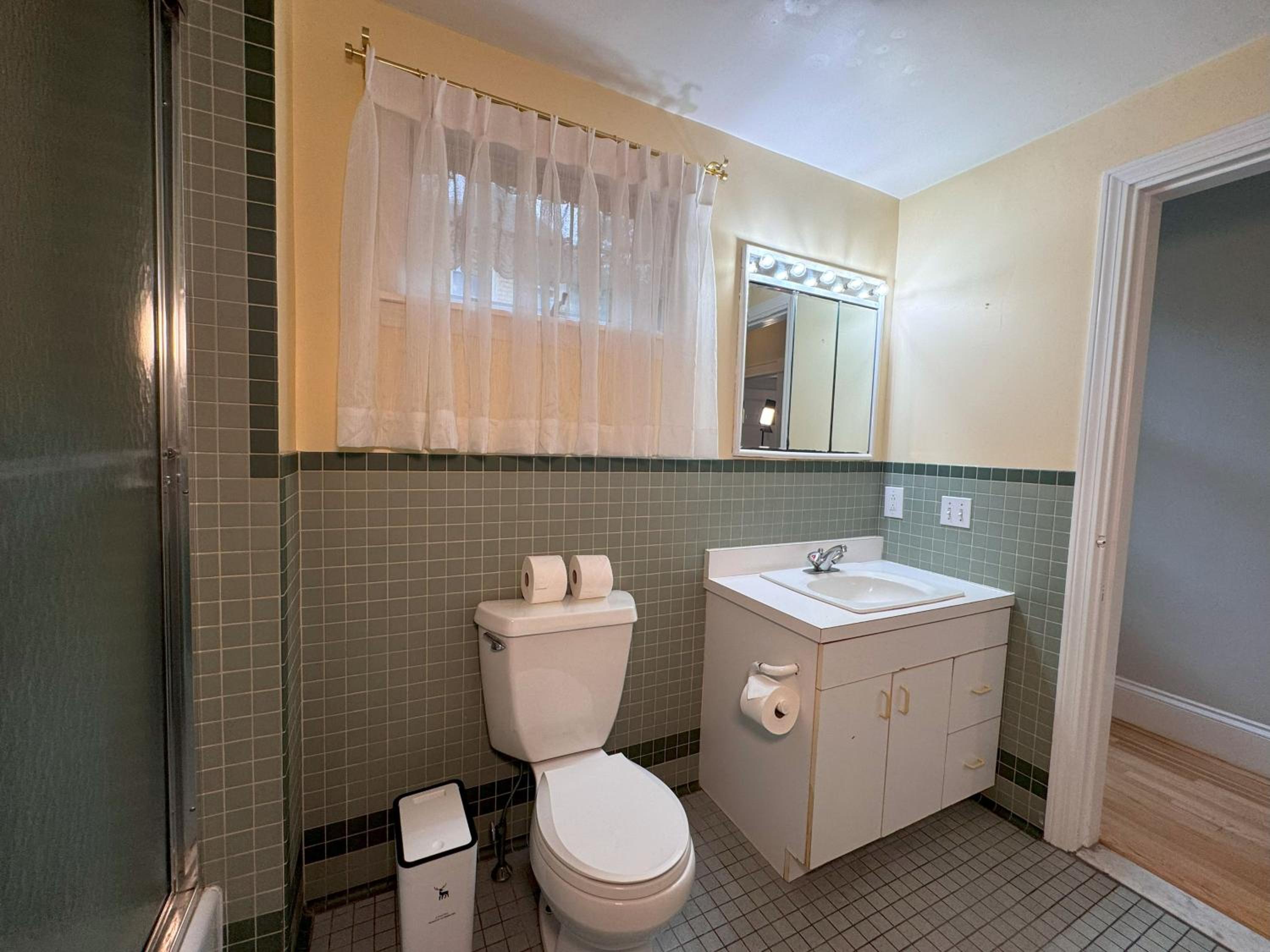 Harvard House - 2BR Retreat adjacent to university - Property Image 12