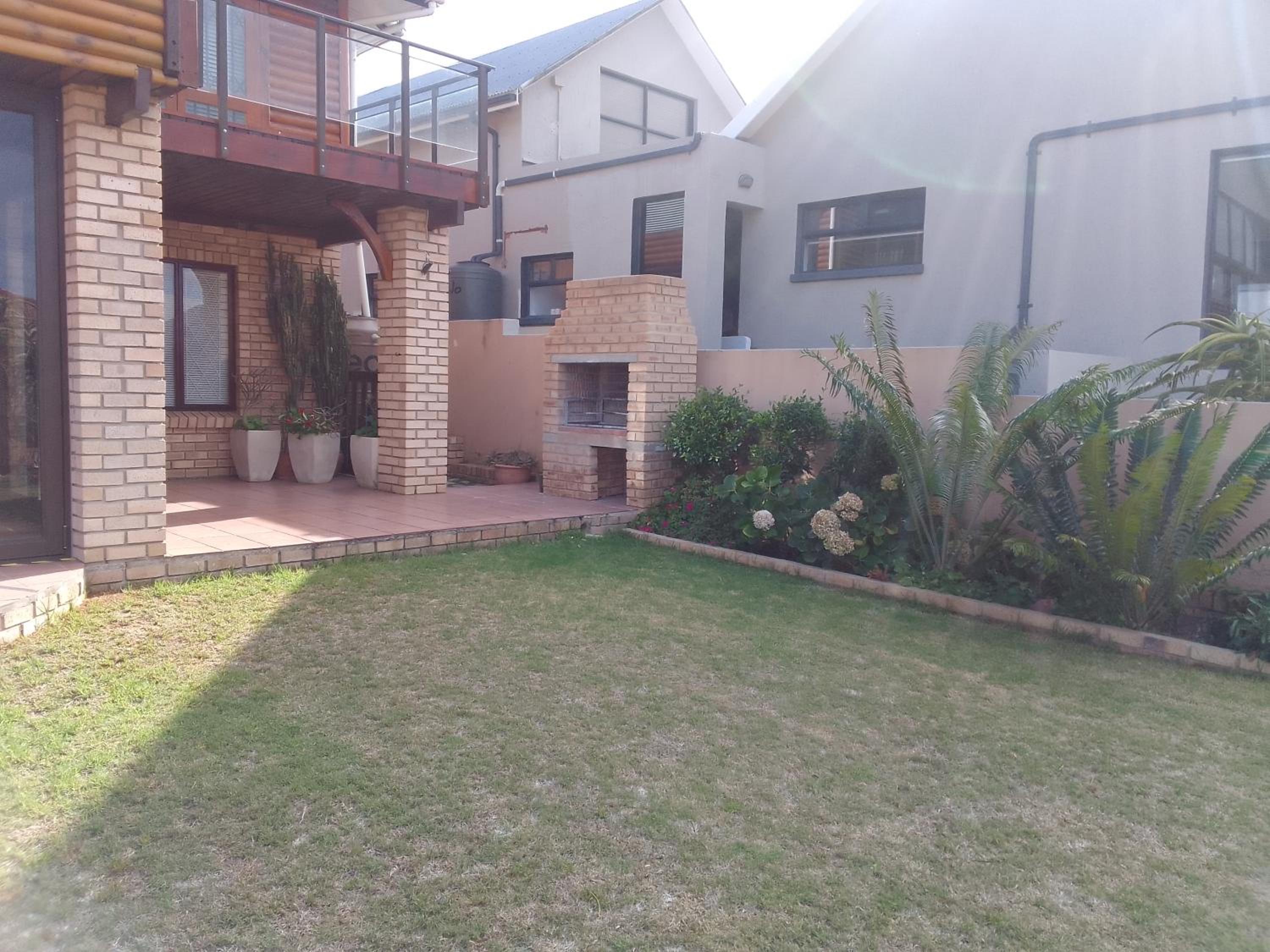 Tamarisk Square 39 view 3