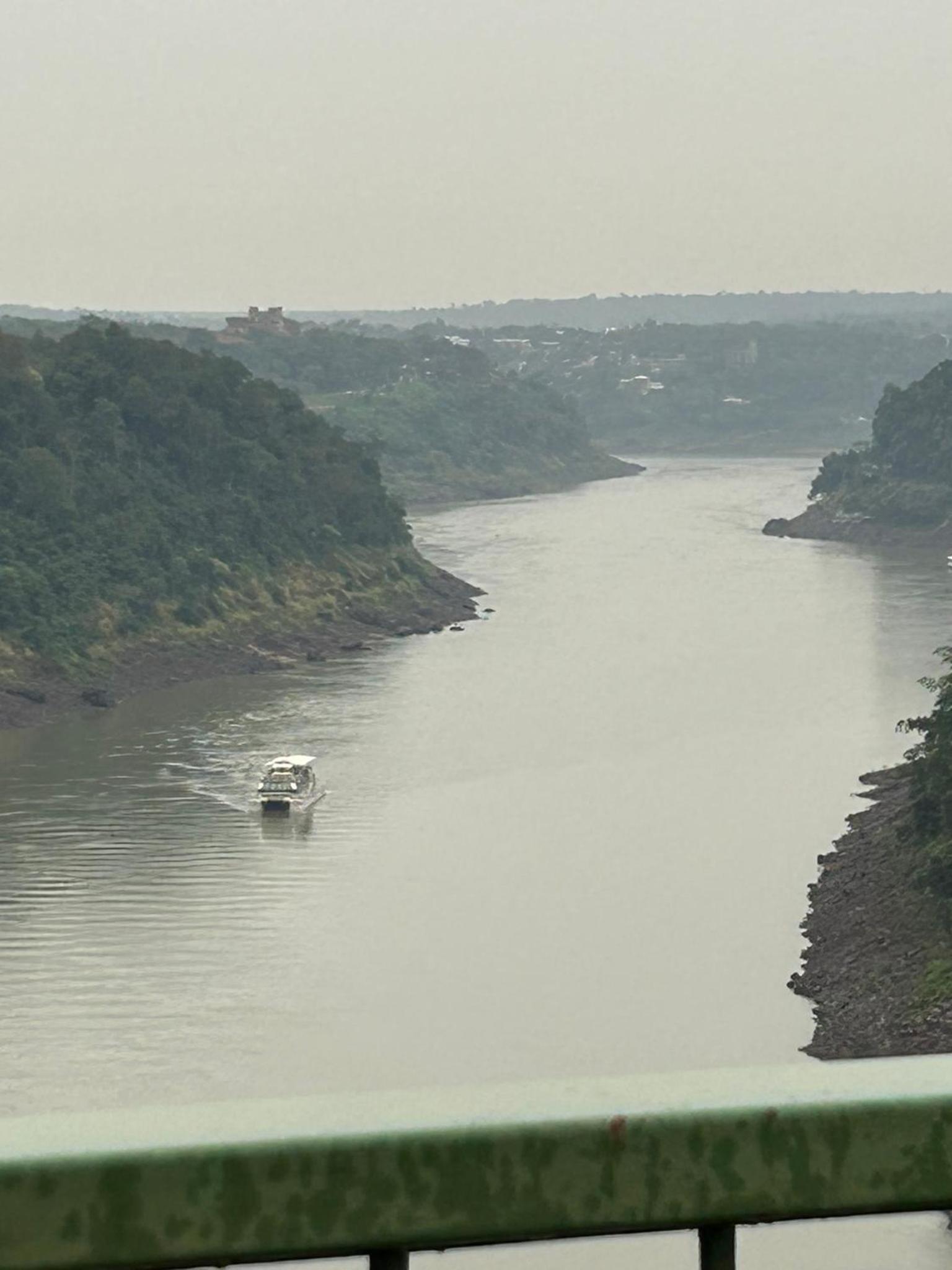 Apto climatizado com 2 dormitórios em Foz de Iguaçu no centro próximo às Cataratas do Iguaçu
