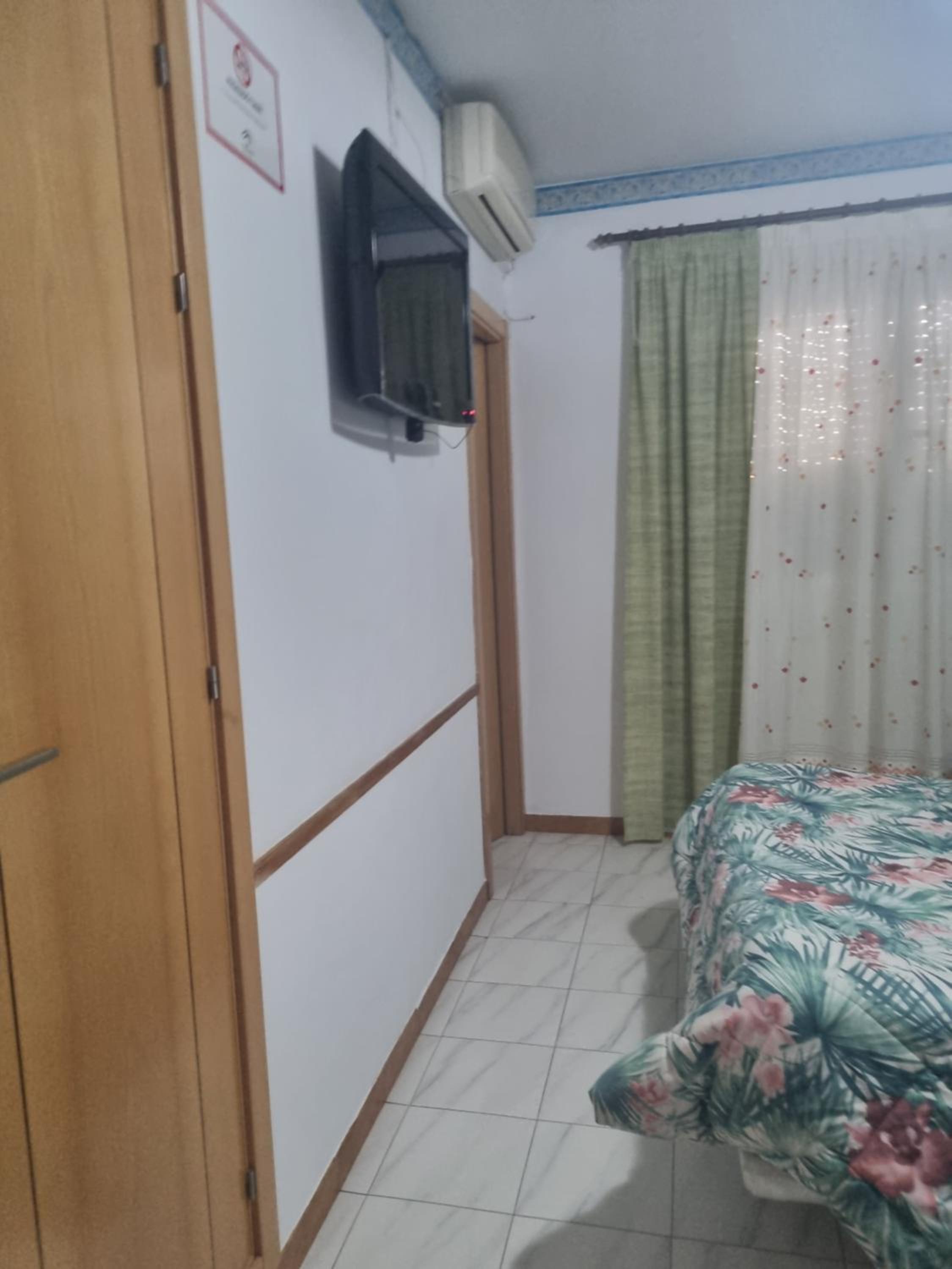 Hostal Las rejas