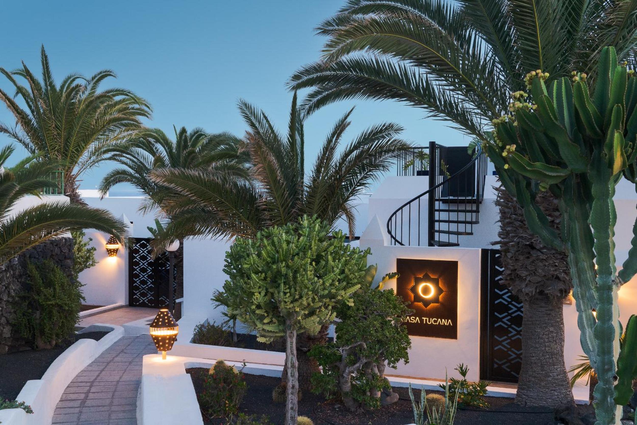 Luxury Ocean View Retreat 2bedroom APT with Jacuzzi