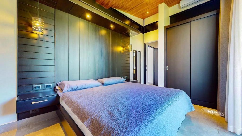 Odyssey Villa, 3 bedrooms with Pool!