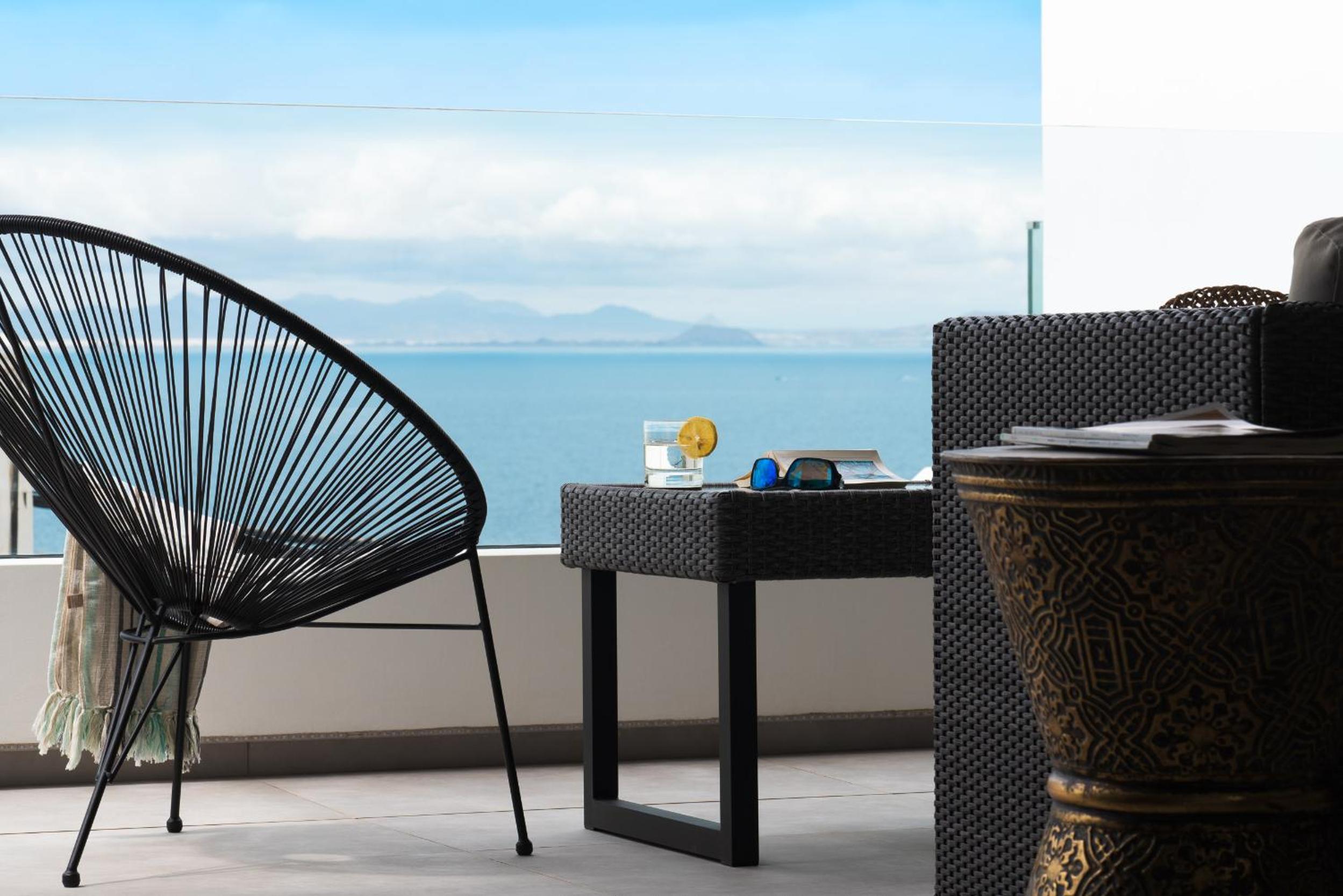 Luxury Ocean View Retreat 2bedroom APT with Jacuzzi