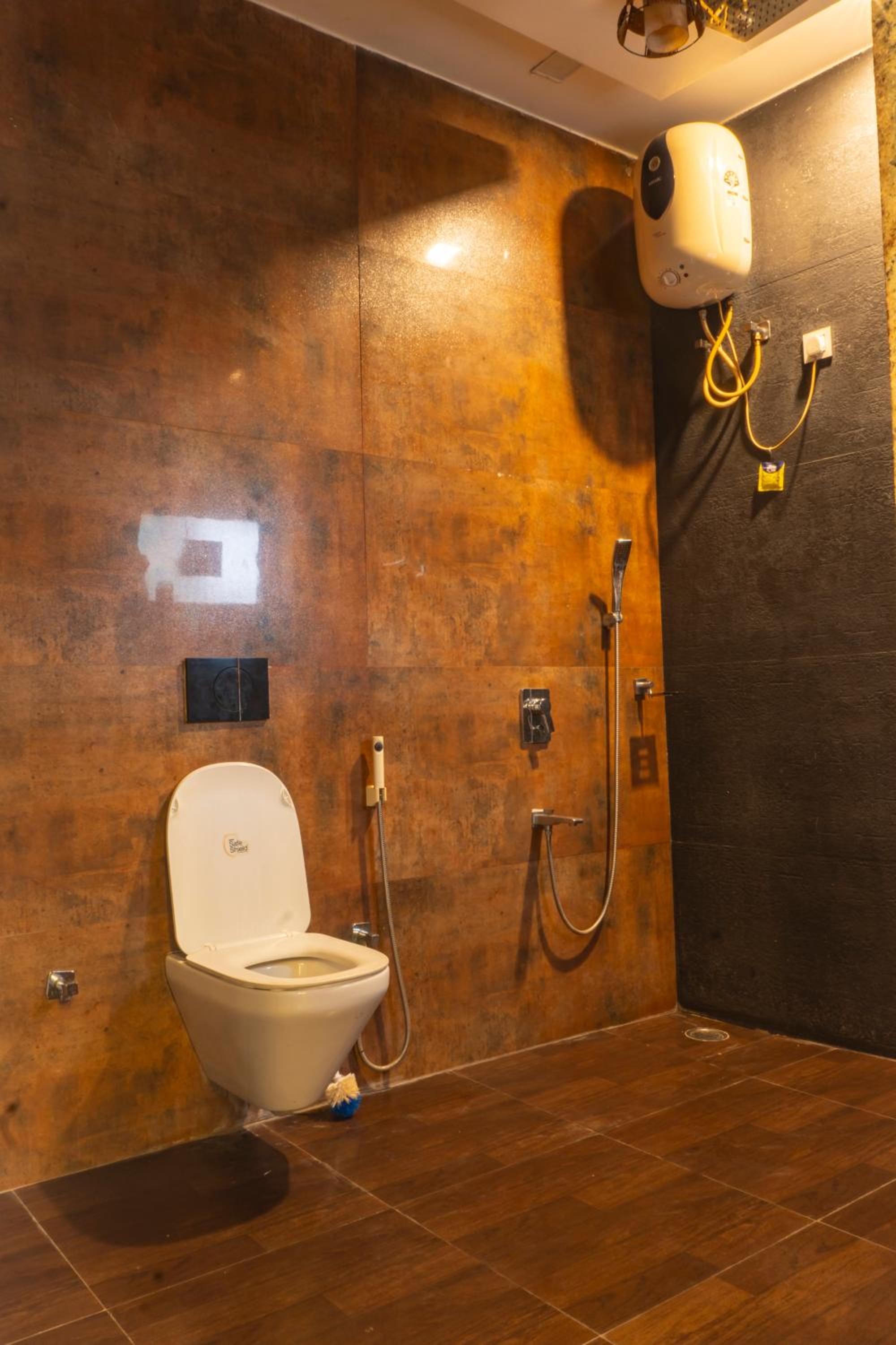 Beautiful 2 bhk on 1st floor view 5