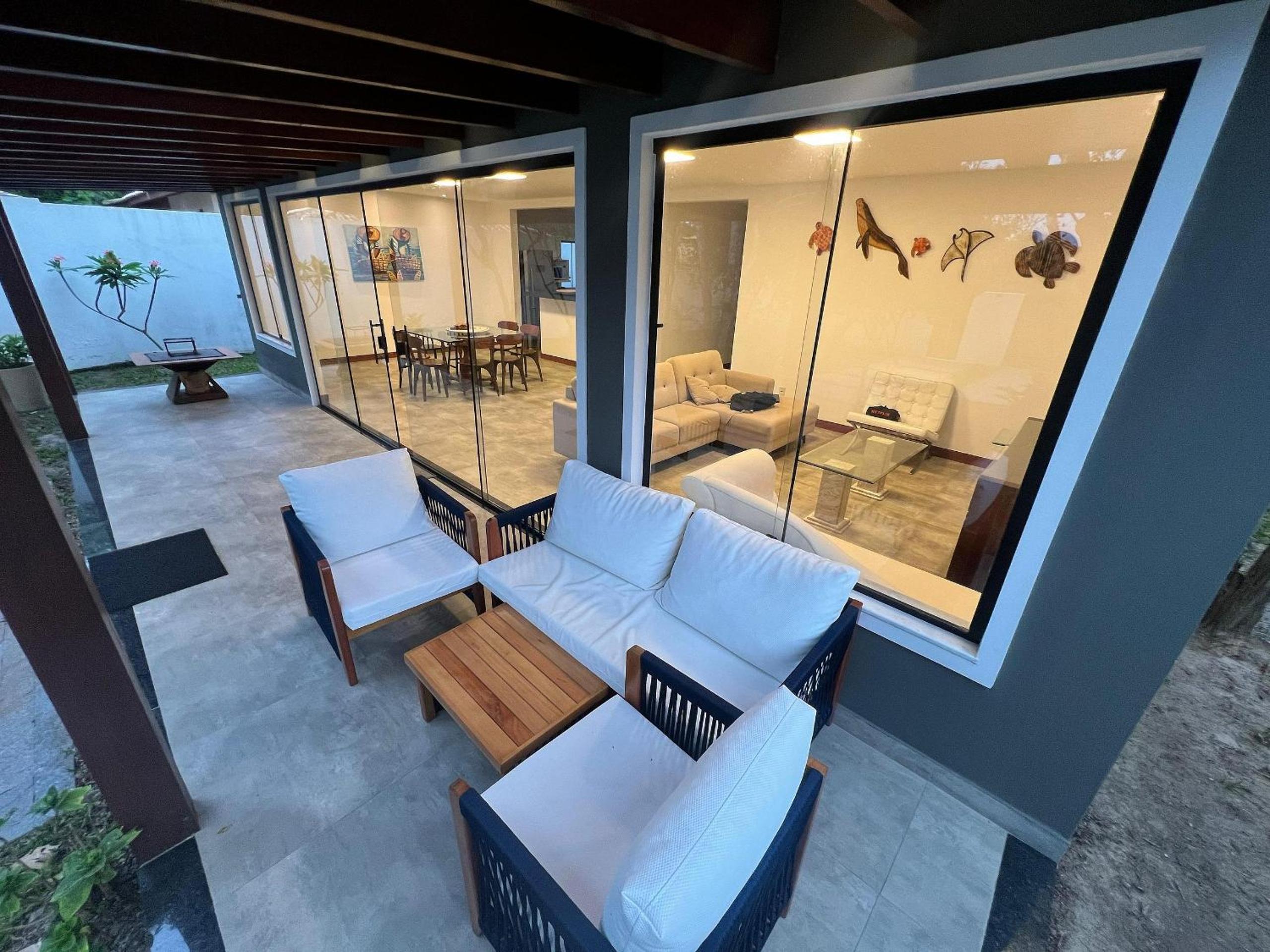 Casa Alto Padrão com garagem em Búzios