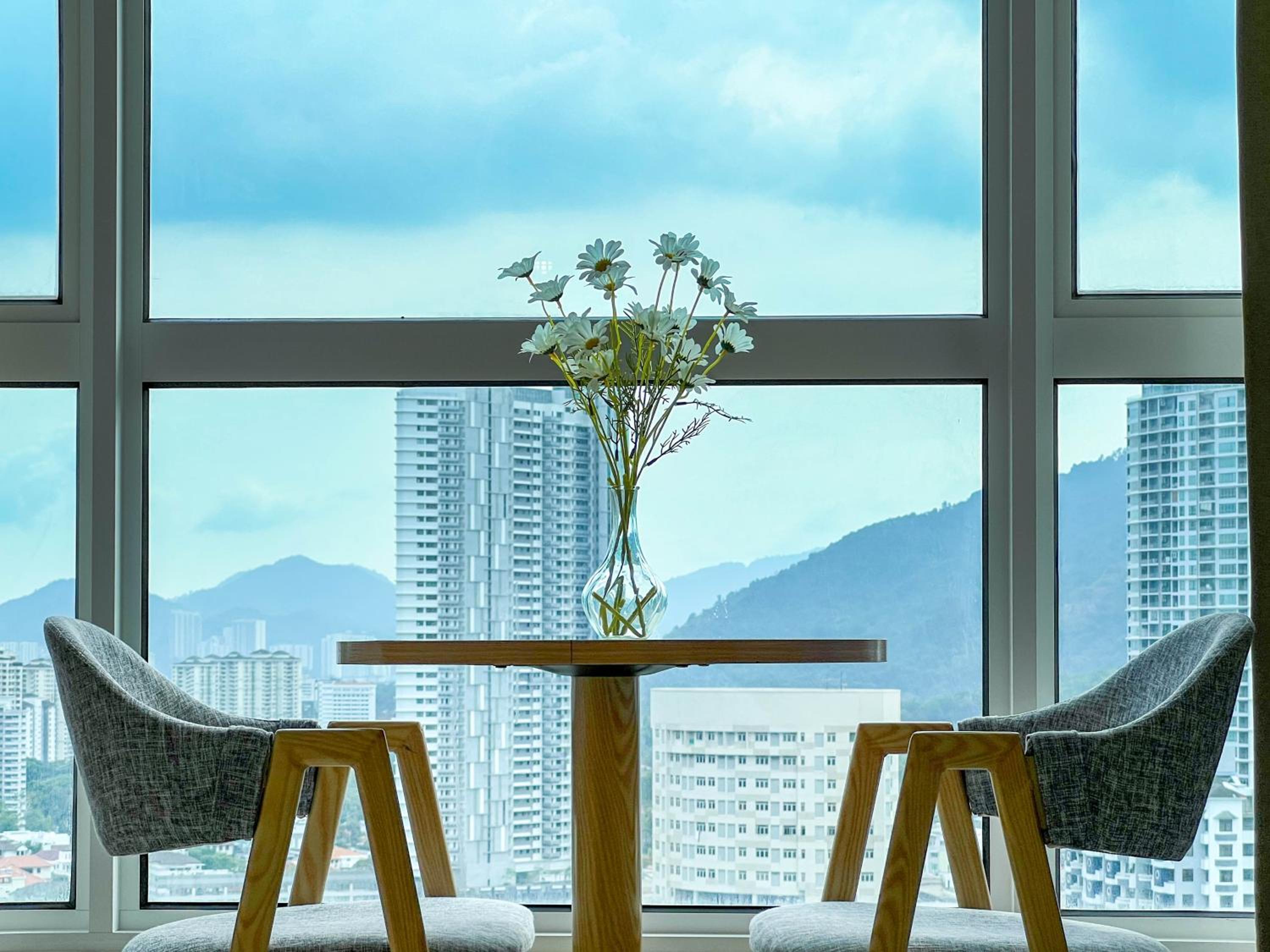 Modern Muji Home near Strait Quay with Free Netflix WiFi photo 2